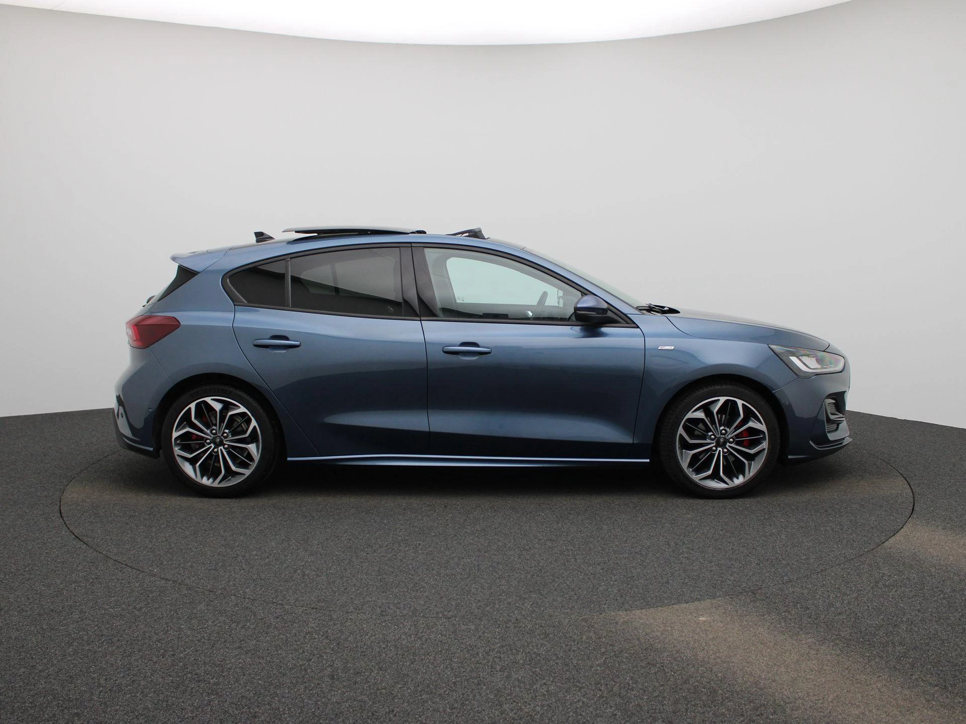 Ford Focus 1.0 EcoBoost Hybrid ST Line X
