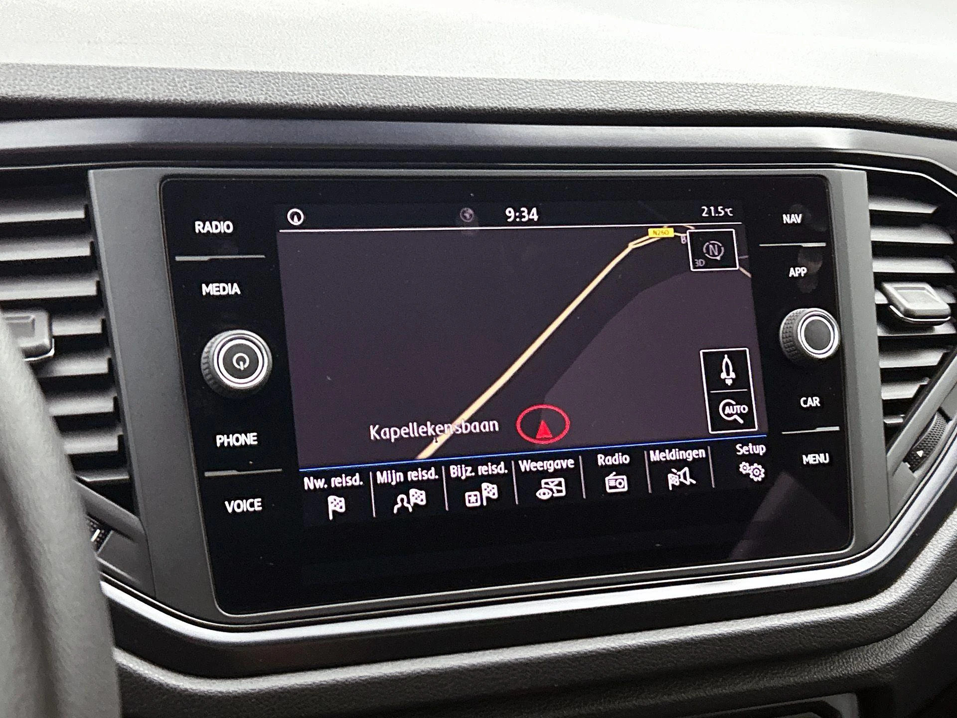 Volkswagen-T-Roc-image-14
