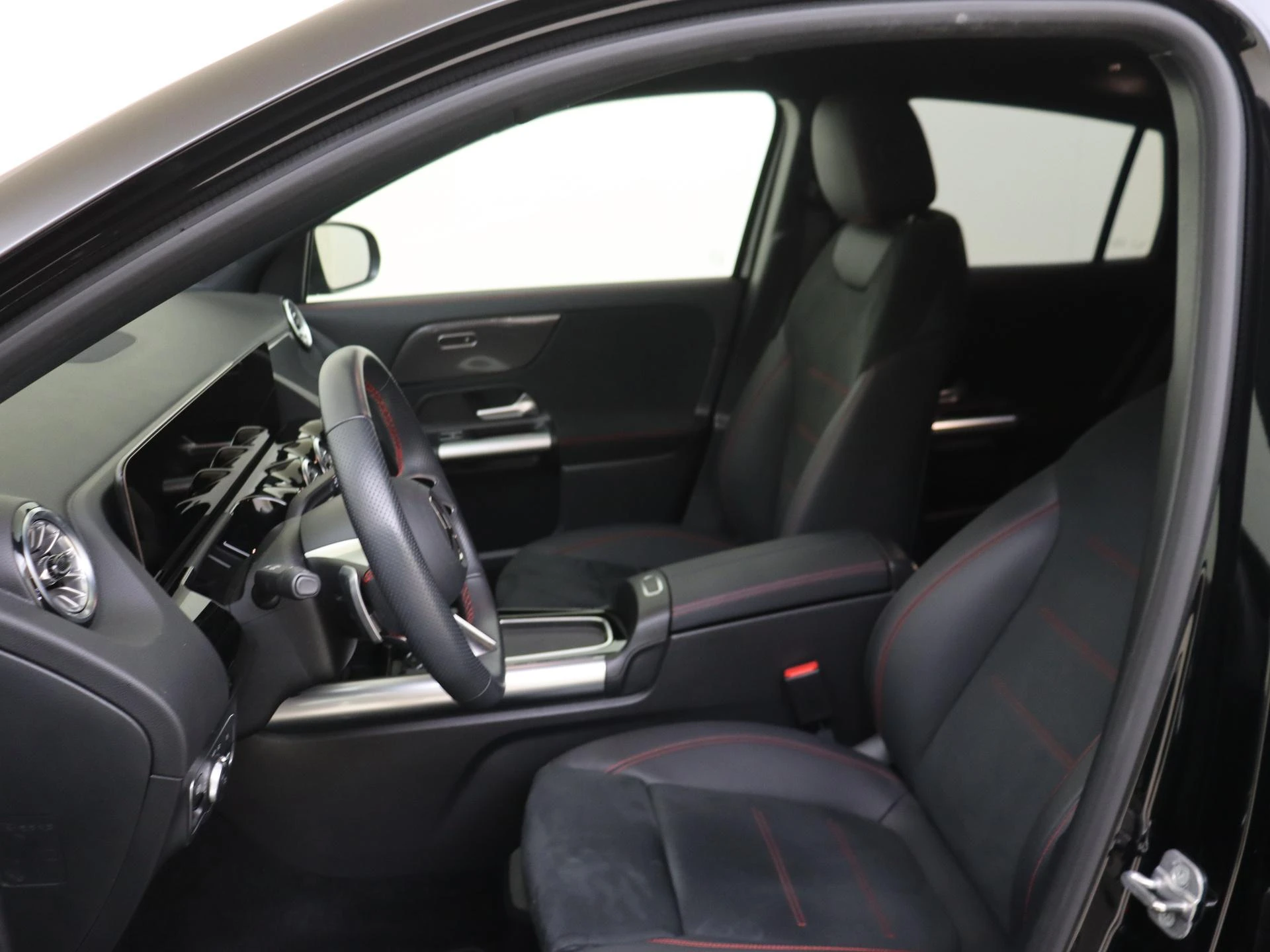 Mercedes-Benz-GLA-image-10