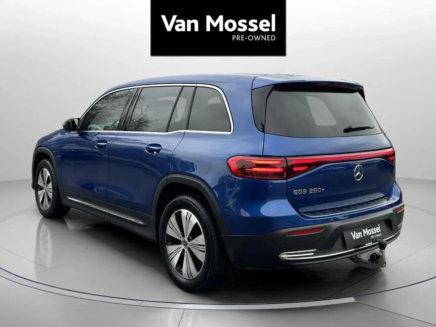 Mercedes-Benz-EQB-image-6