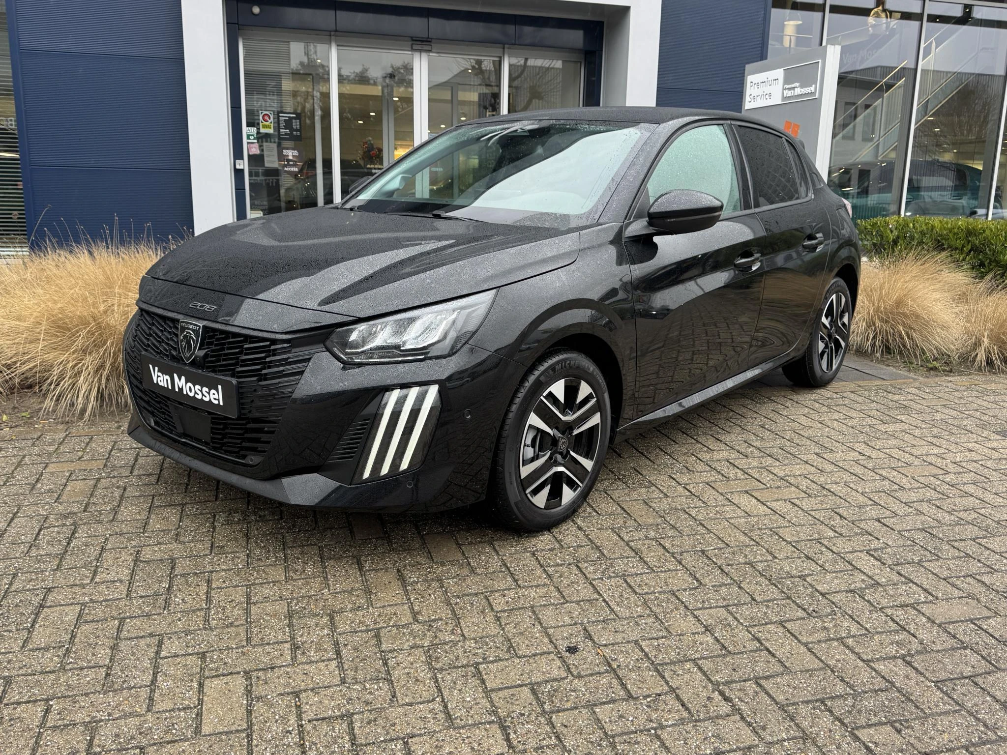 Peugeot-e-208-image-1