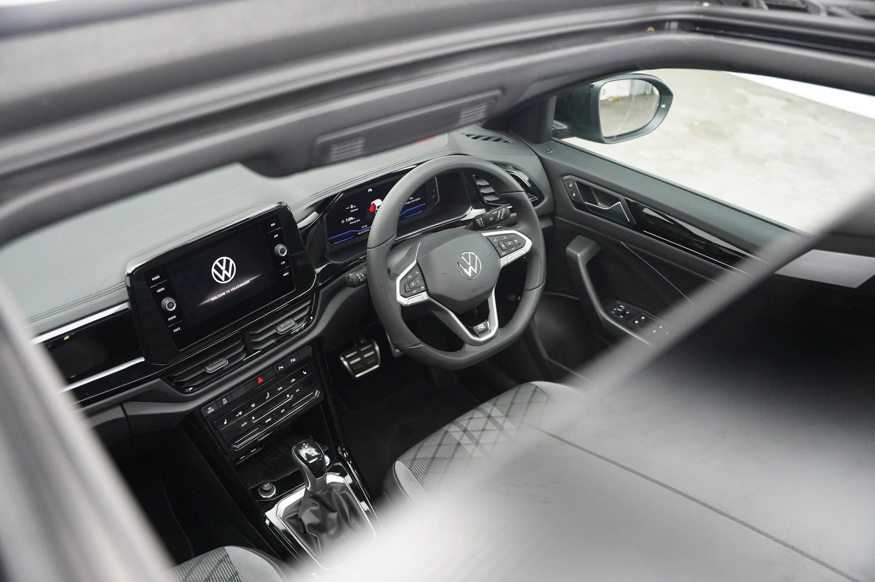 Volkswagen-T-Roc-image-36