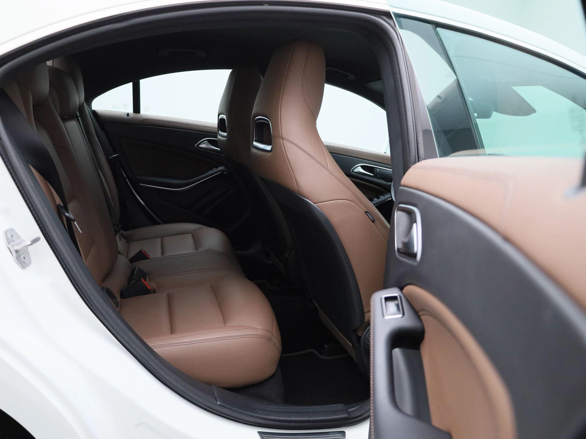 Mercedes-Benz-CLA-image-37