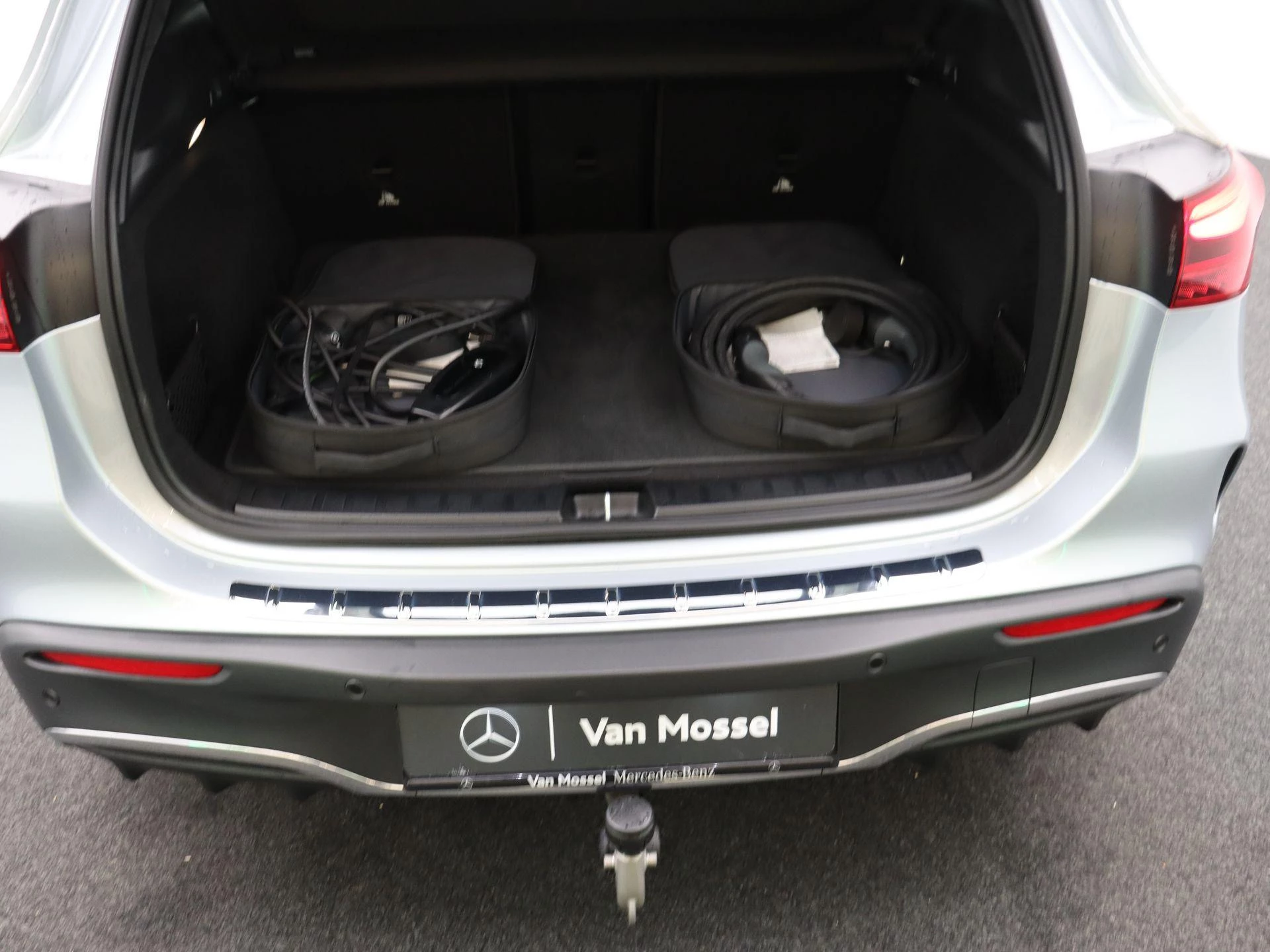 Mercedes-Benz EQA 250+ STAR EDITION + AMG + PANO DAK + BURMESTER + TREKHAAK + HEAD UP