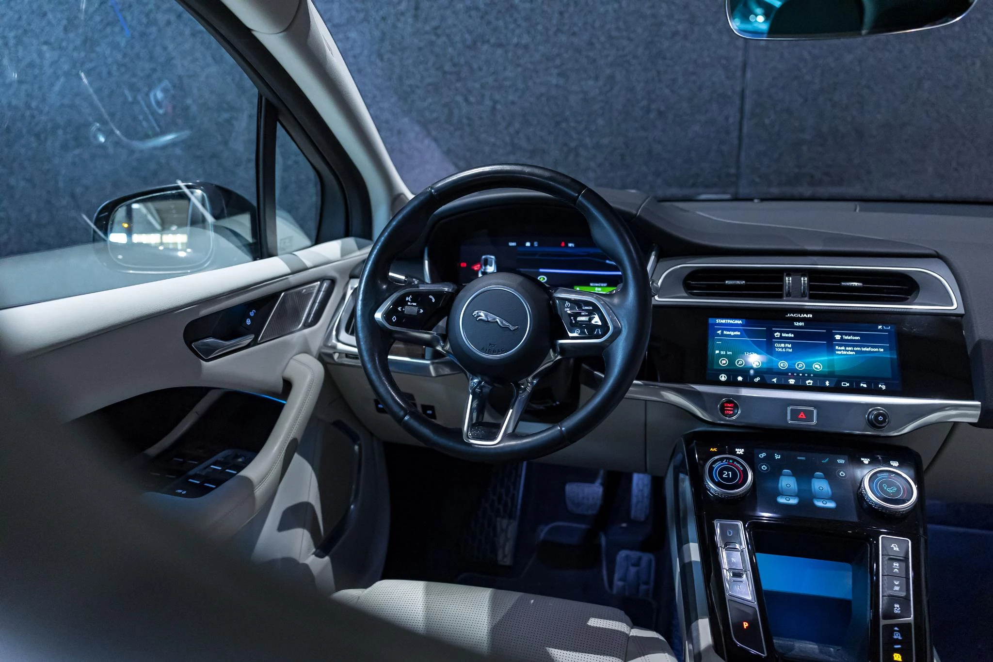 Jaguar-I-PACE-image-18