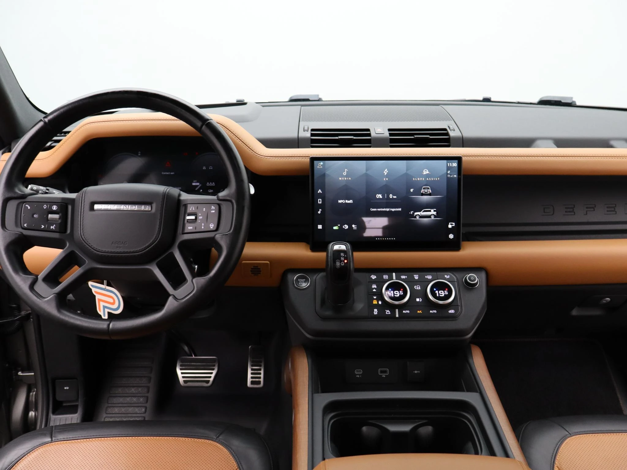 Land Rover-Defender-image-6