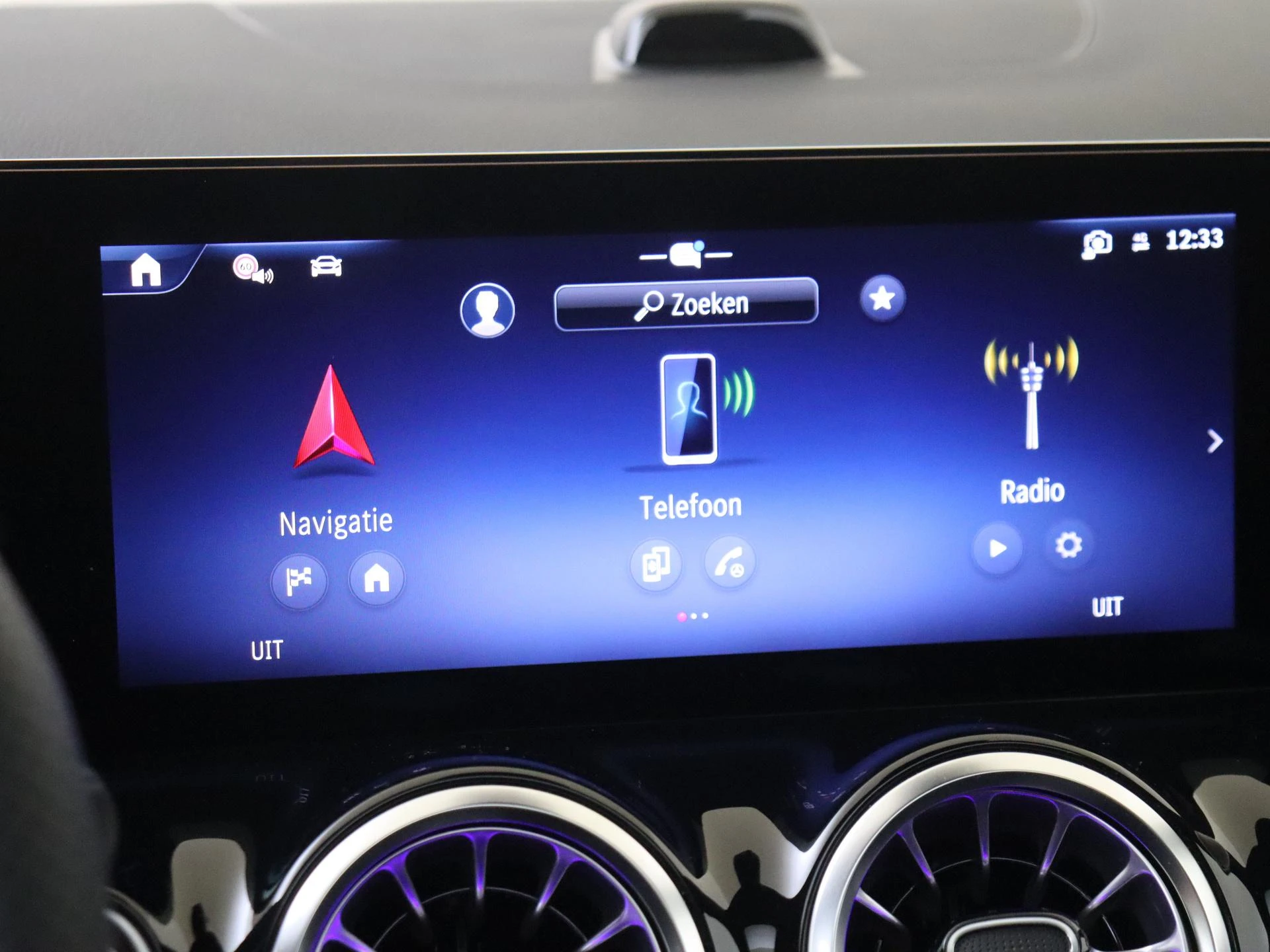 Mercedes-Benz-GLA-image-16