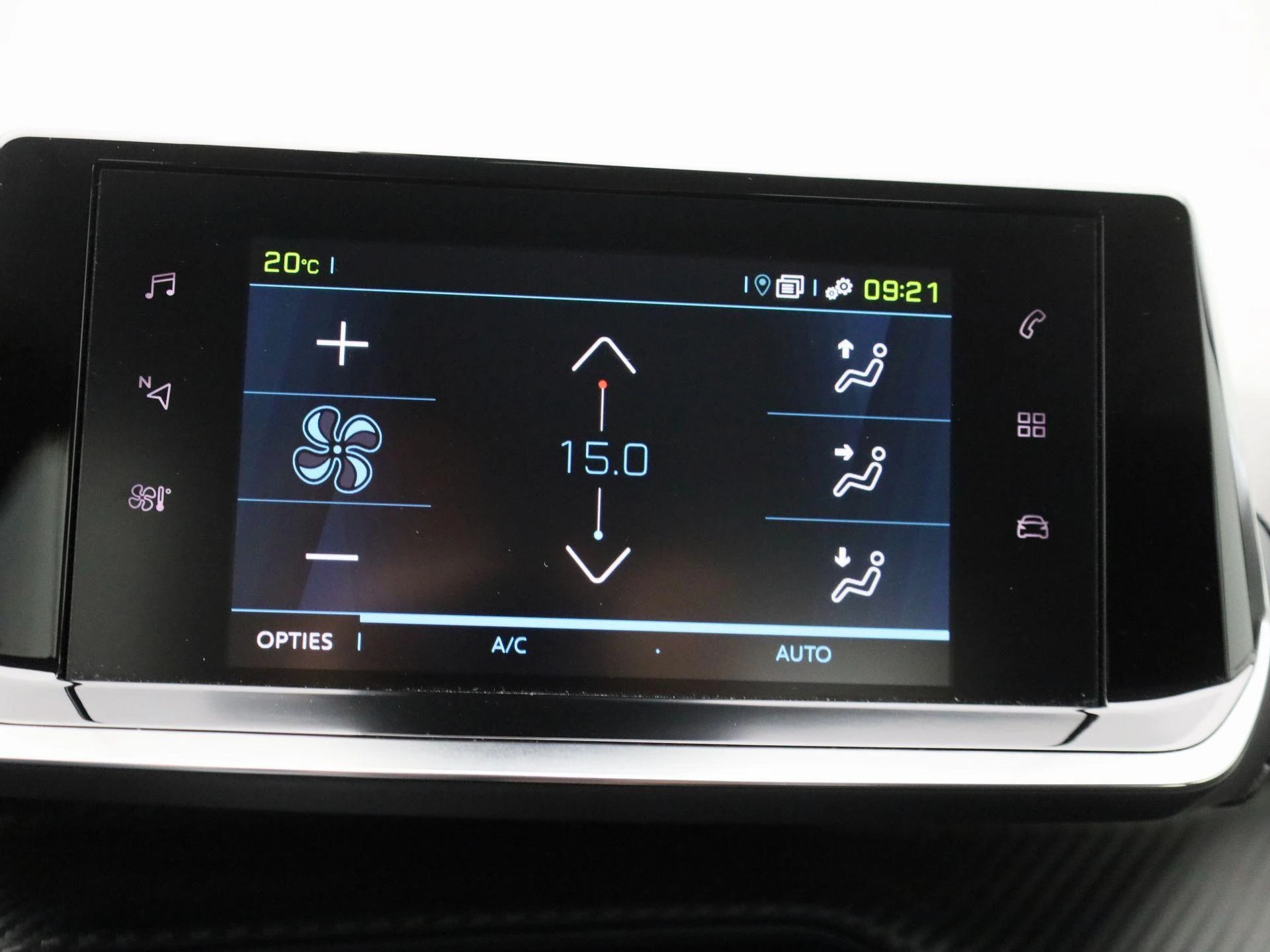 Peugeot-e-2008-image-26