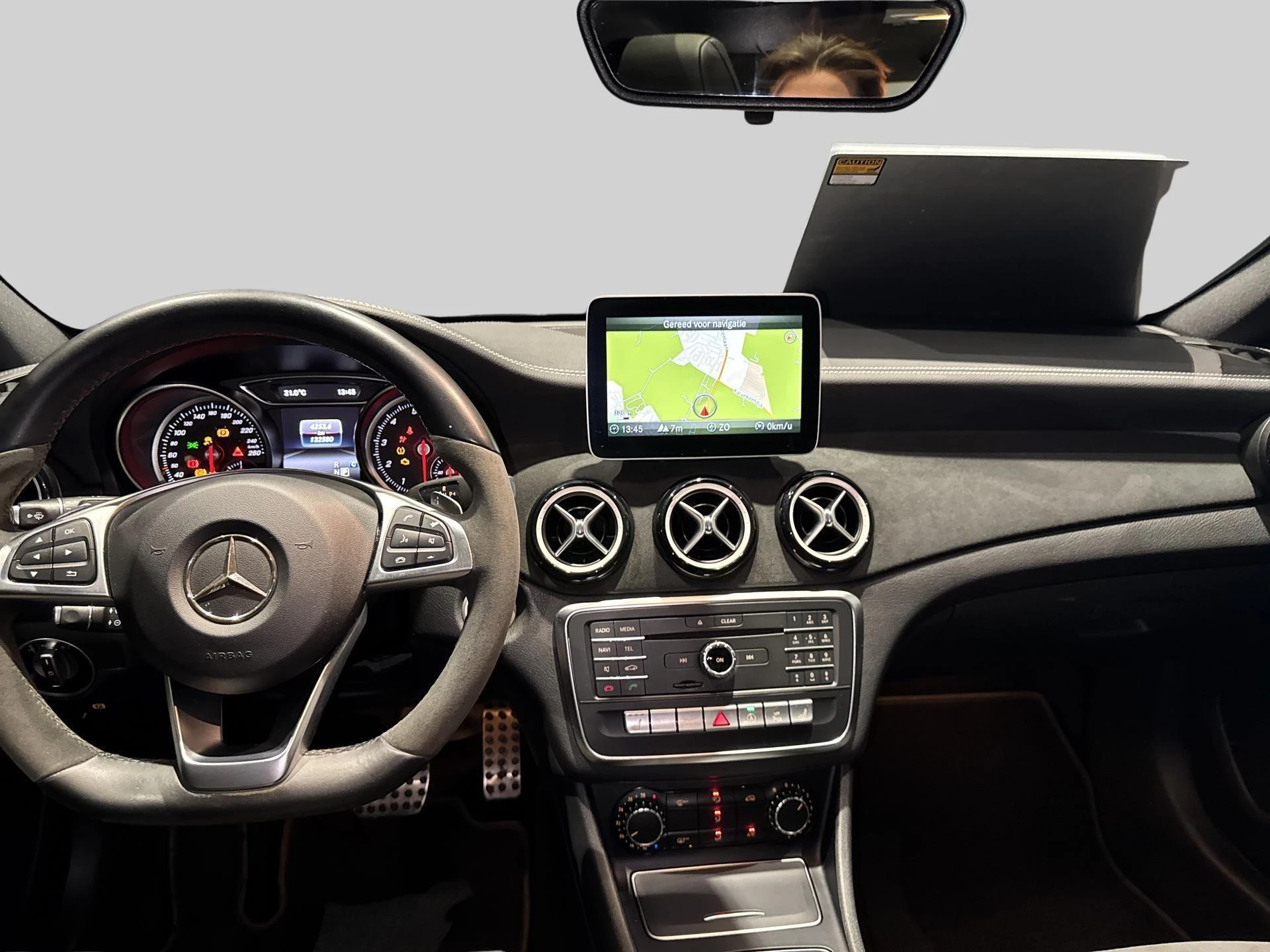 Mercedes-Benz-CLA-image-12