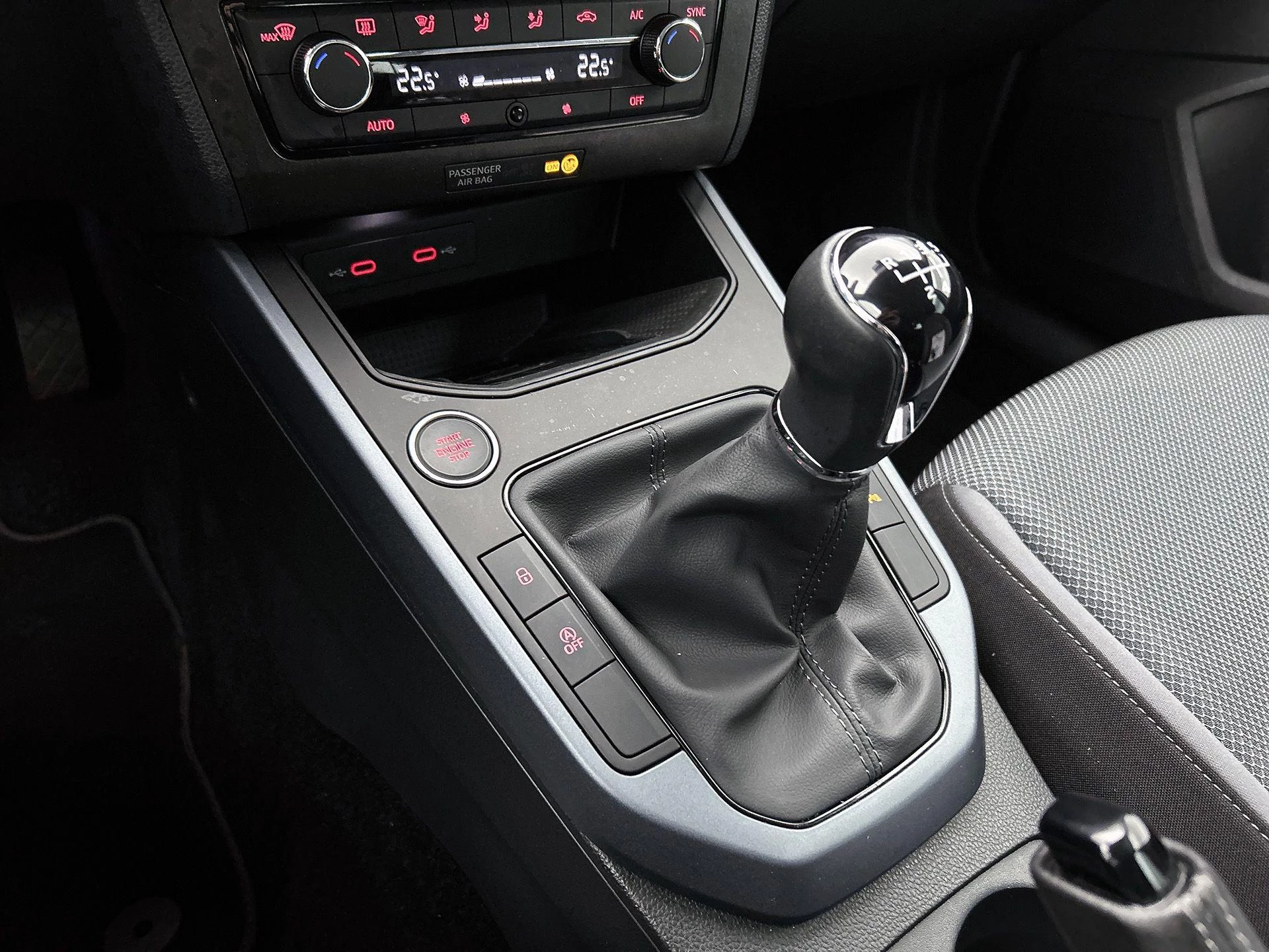 SEAT-Arona-image-9