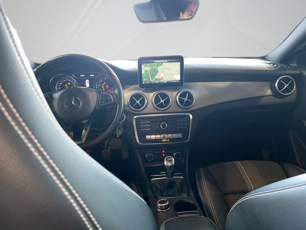 Mercedes-Benz-CLA 180-image-10