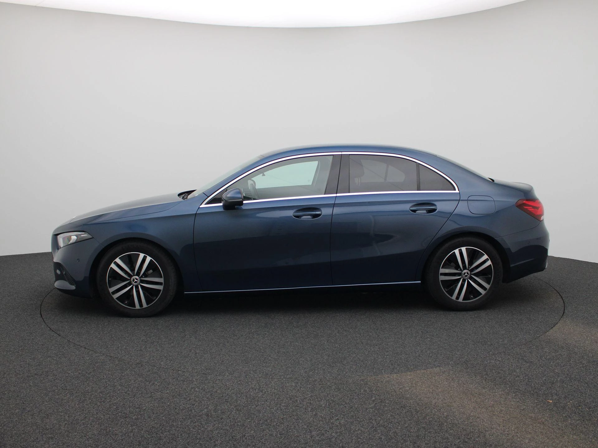 Mercedes-Benz-A-Klasse-image-3