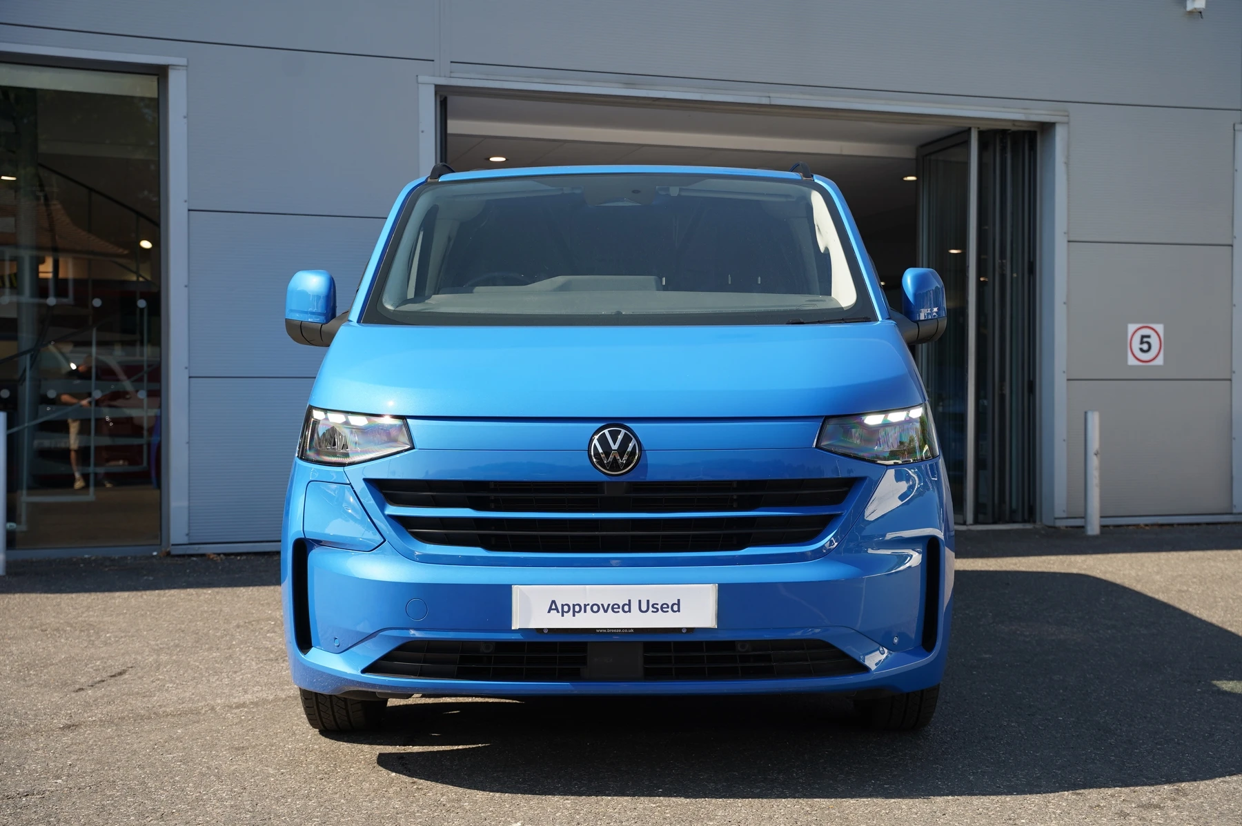 Volkswagen-Transporter-image-6