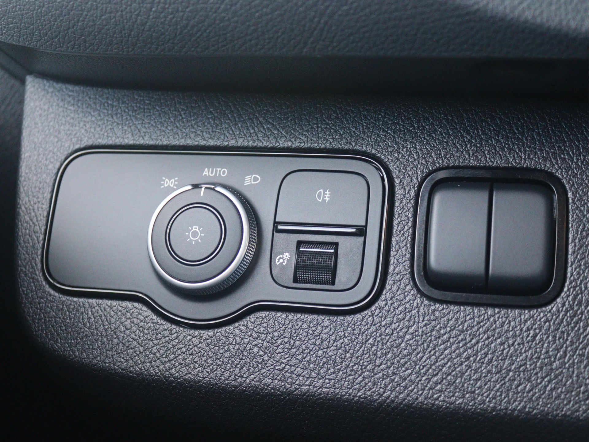 Mercedes-Benz-Sprinter-image-13