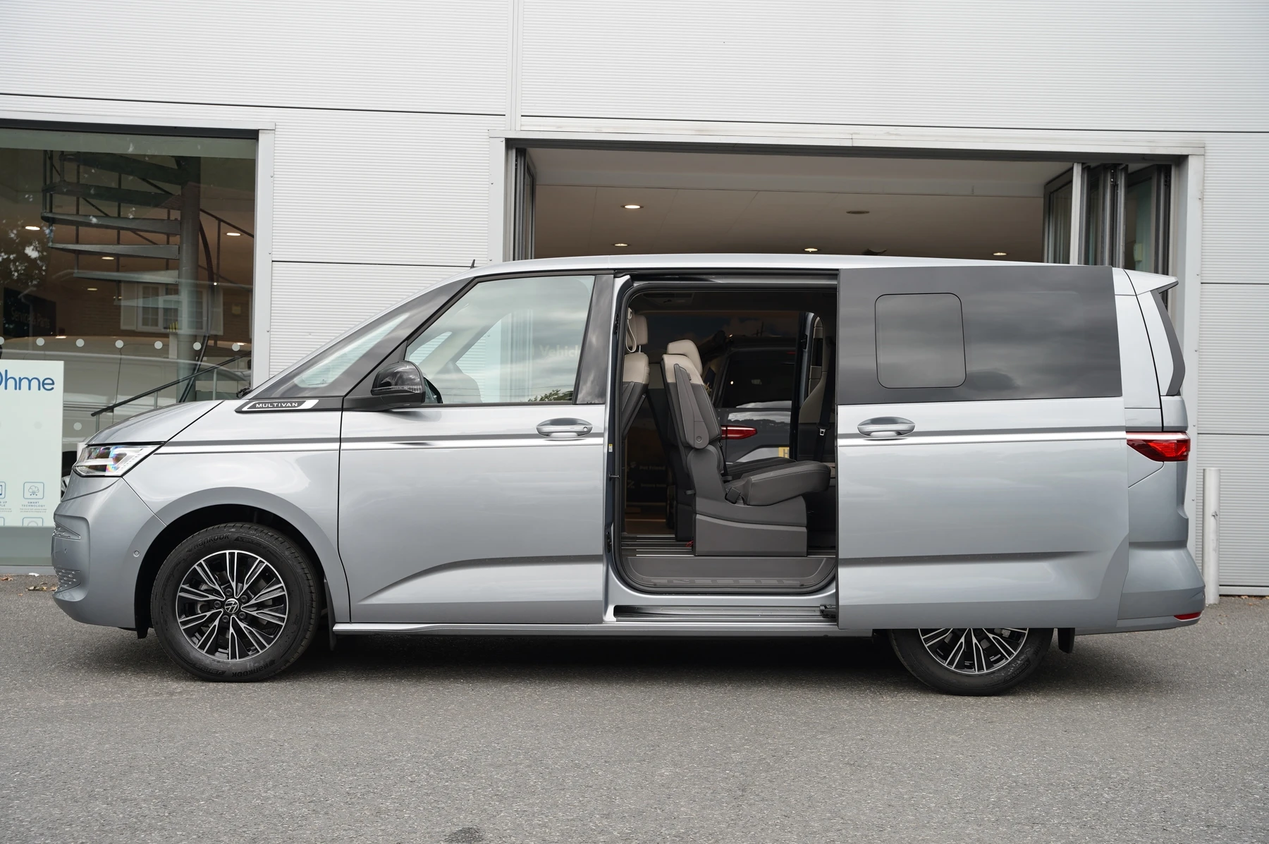 Volkswagen-Multivan-image-32