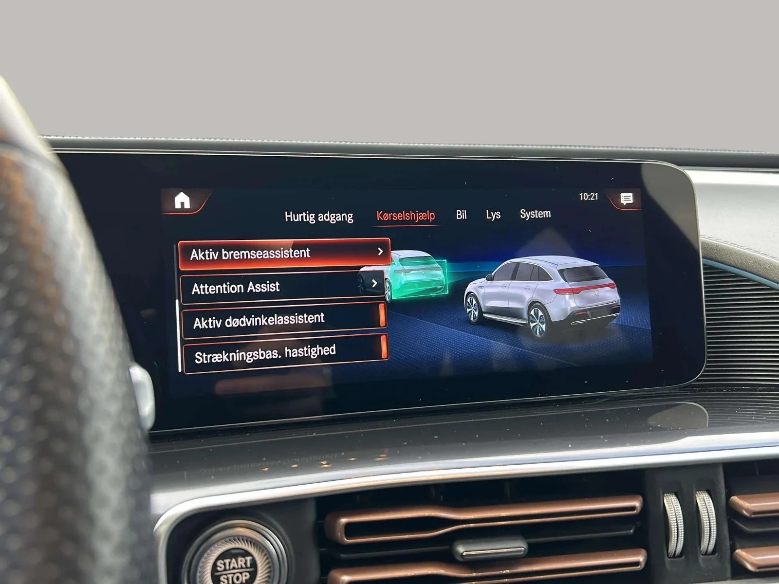 Mercedes-Benz-EQC-image-18