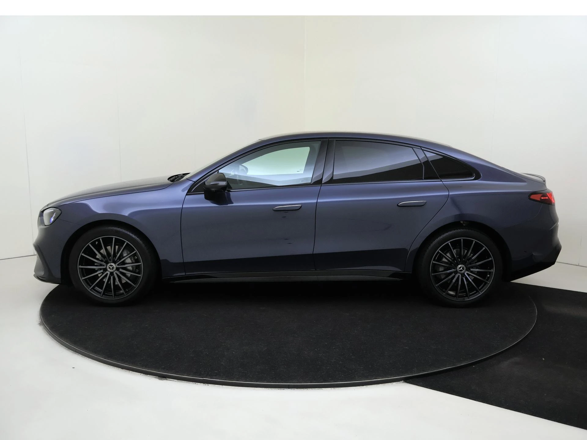 Mercedes-Benz-C-Klasse-image-7