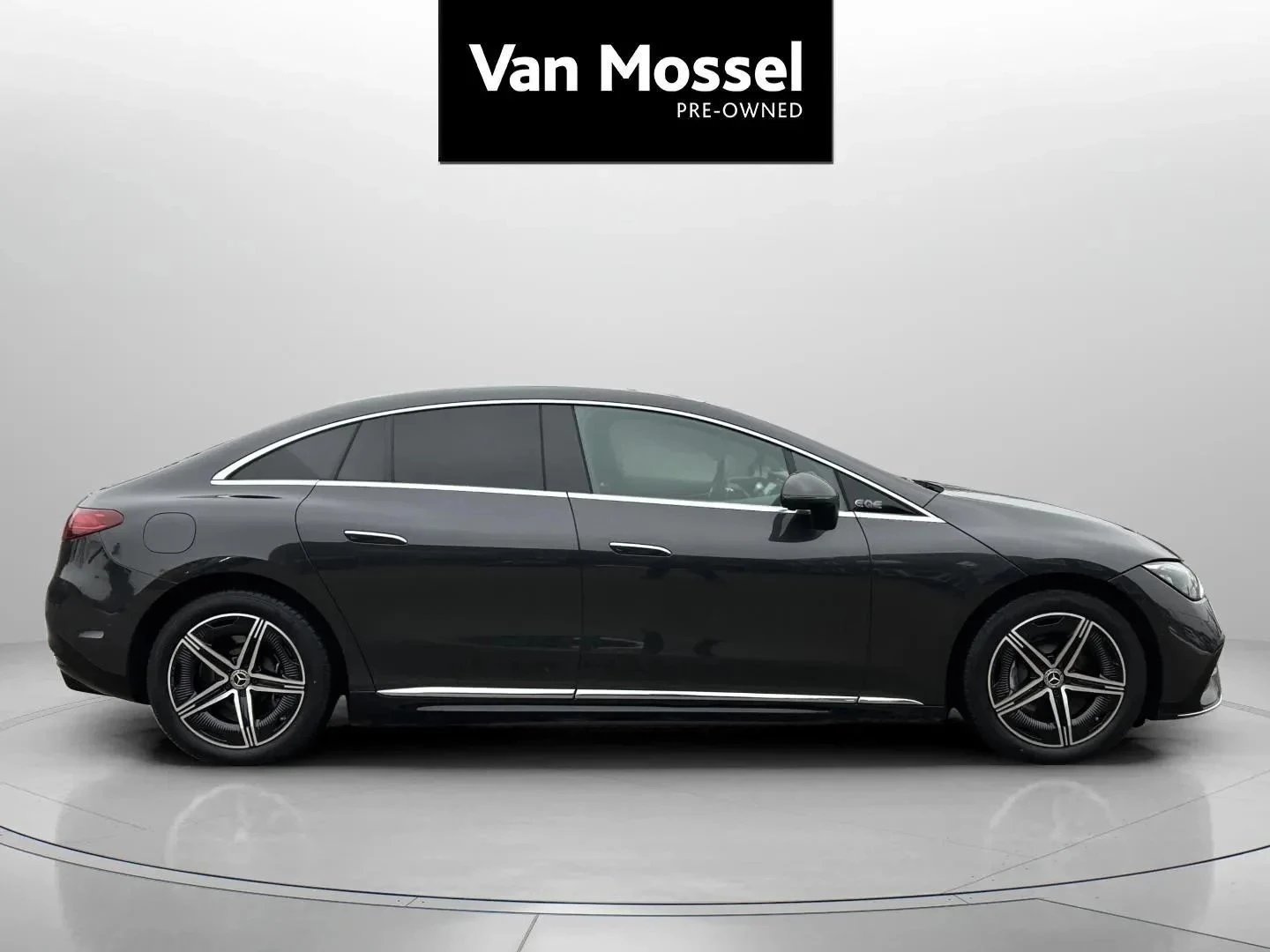 Mercedes-Benz-EQE-image-3