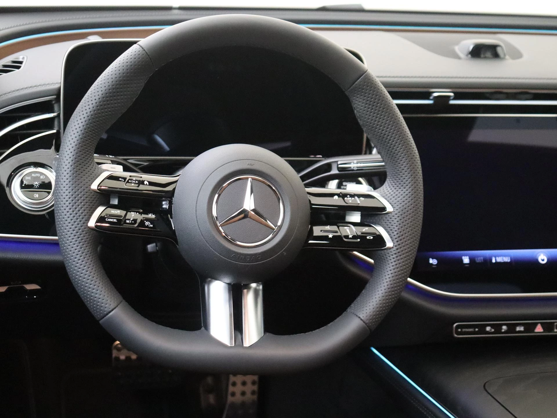 Mercedes-Benz-E-Klasse-image-9