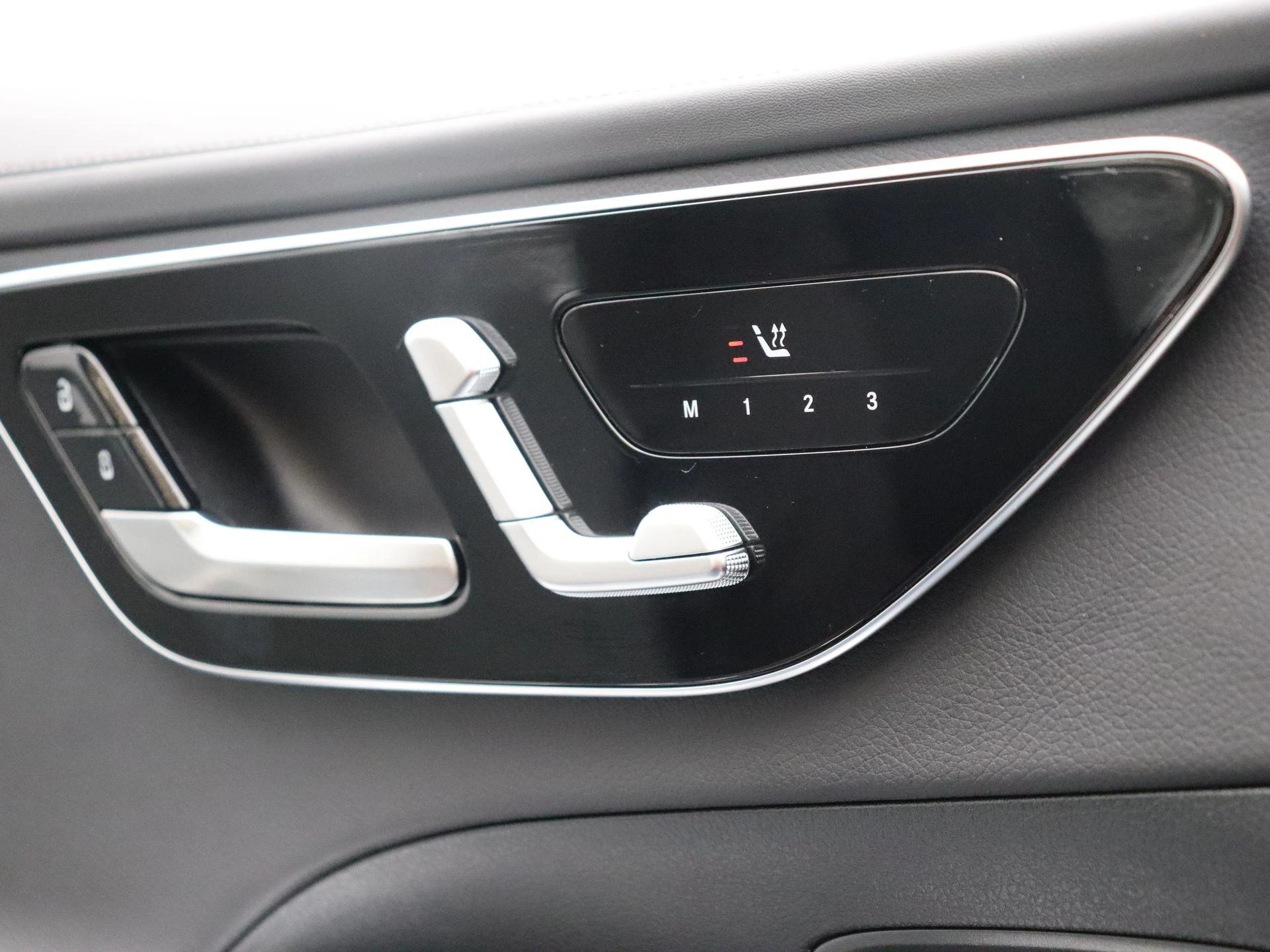 Mercedes-Benz-C-Klasse-image-12