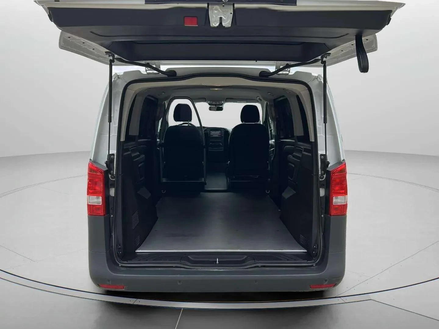 Mercedes-Benz-eVito-image-6