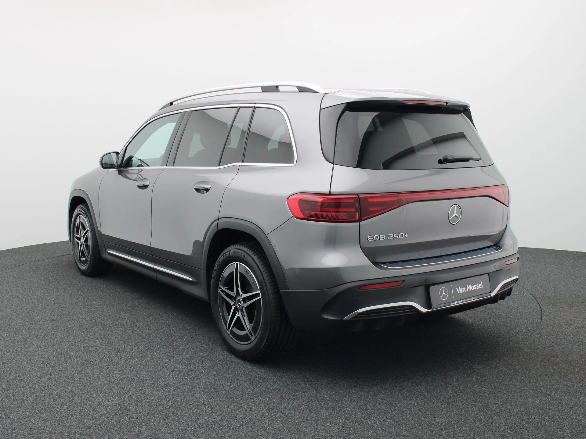 Mercedes-Benz EQB 250+ AMG Line + PANORAMISCH DAK + CARPLAY + ADVANCED SOUND +