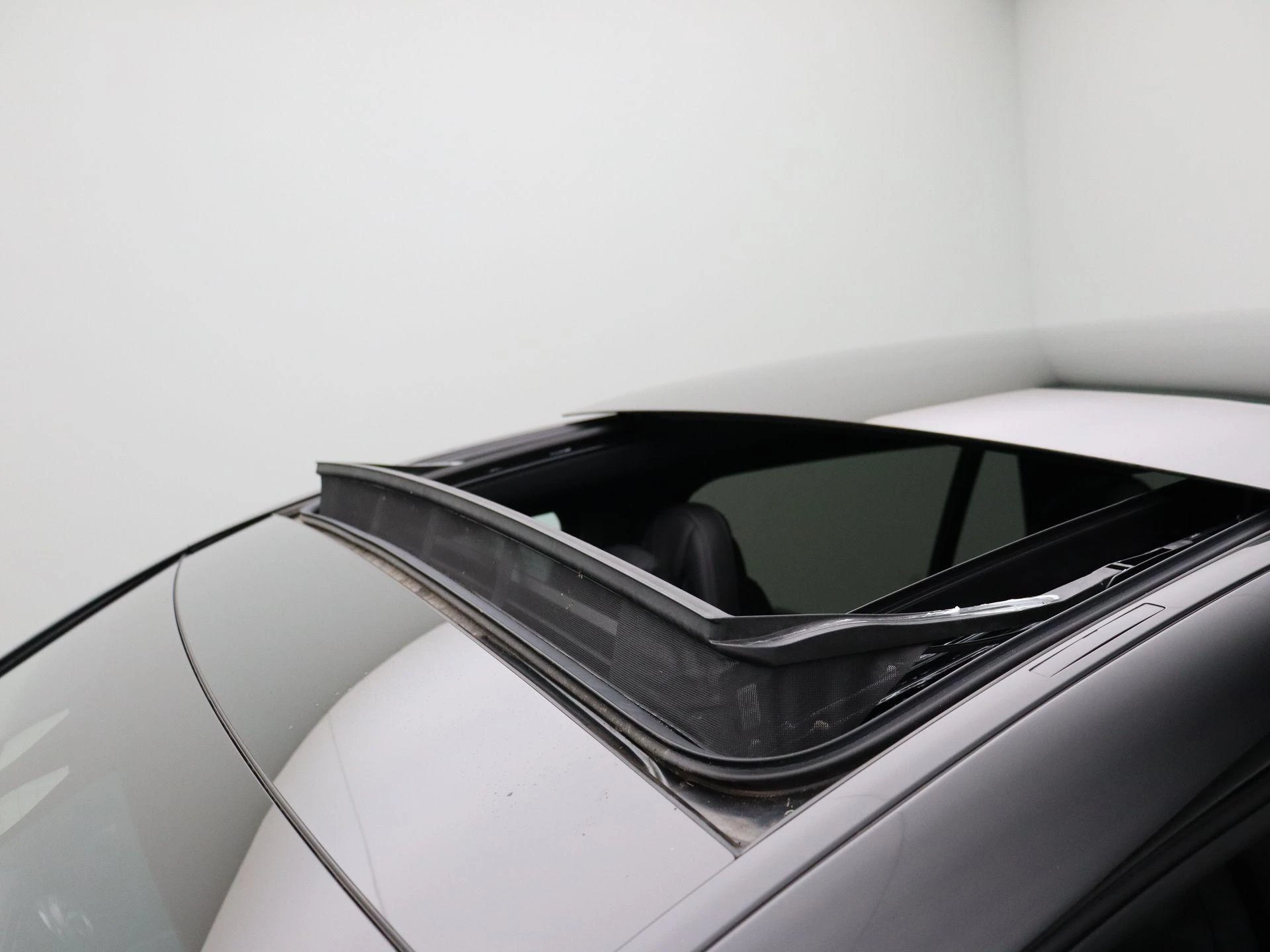 Mercedes-Benz-EQS-image-13