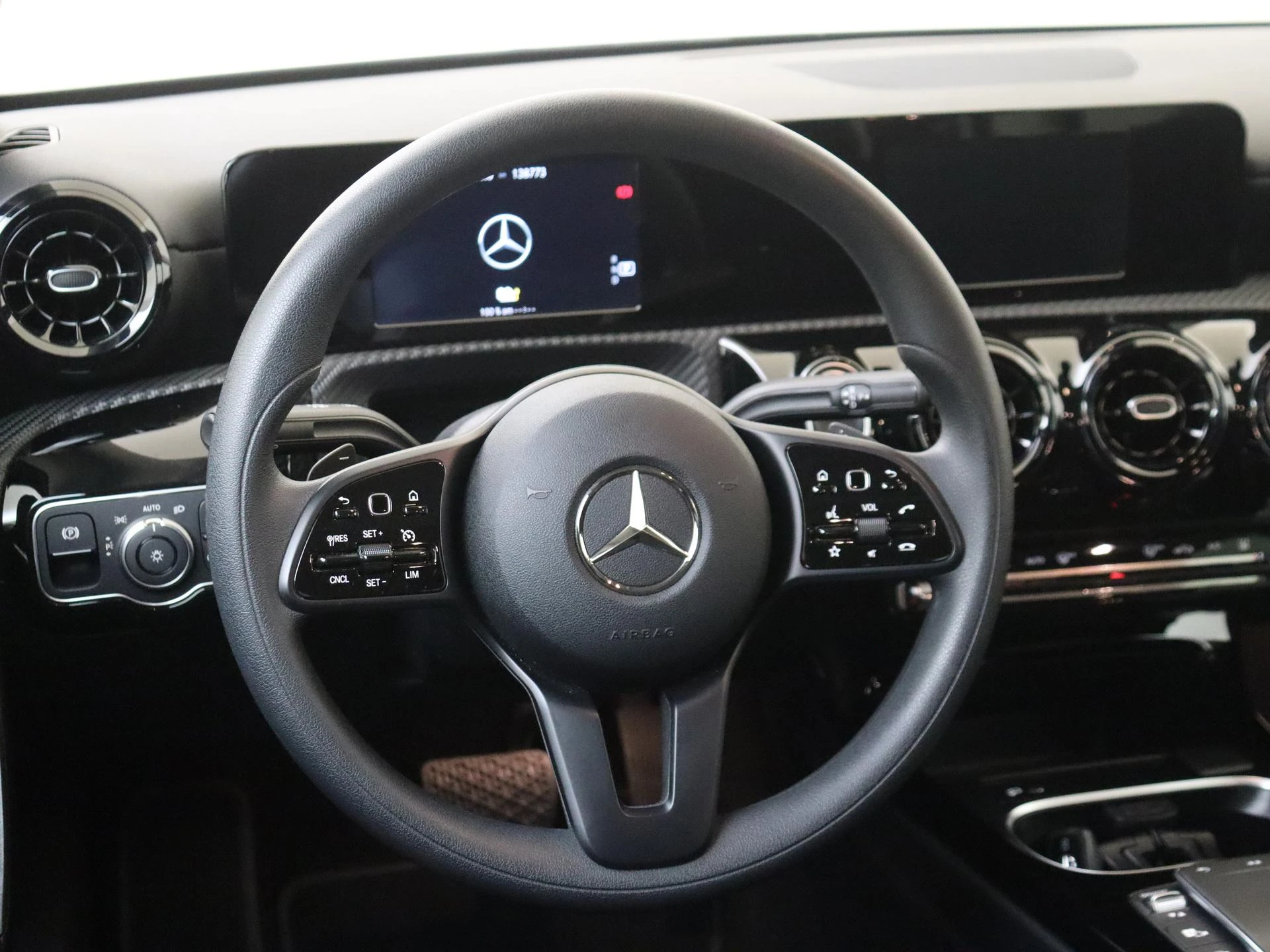 Mercedes-Benz-A-Klasse-image-9