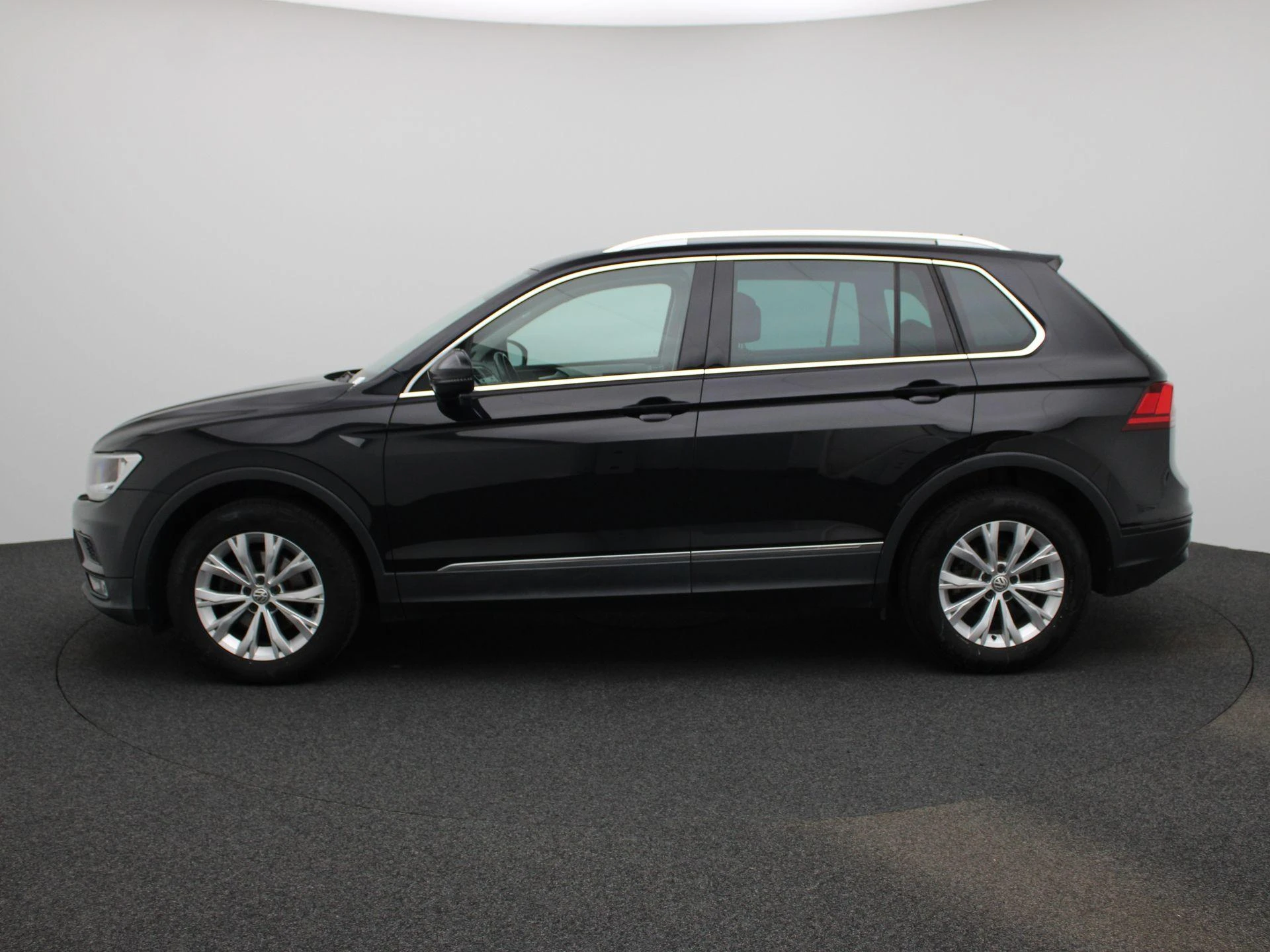 Volkswagen-Tiguan-image-3