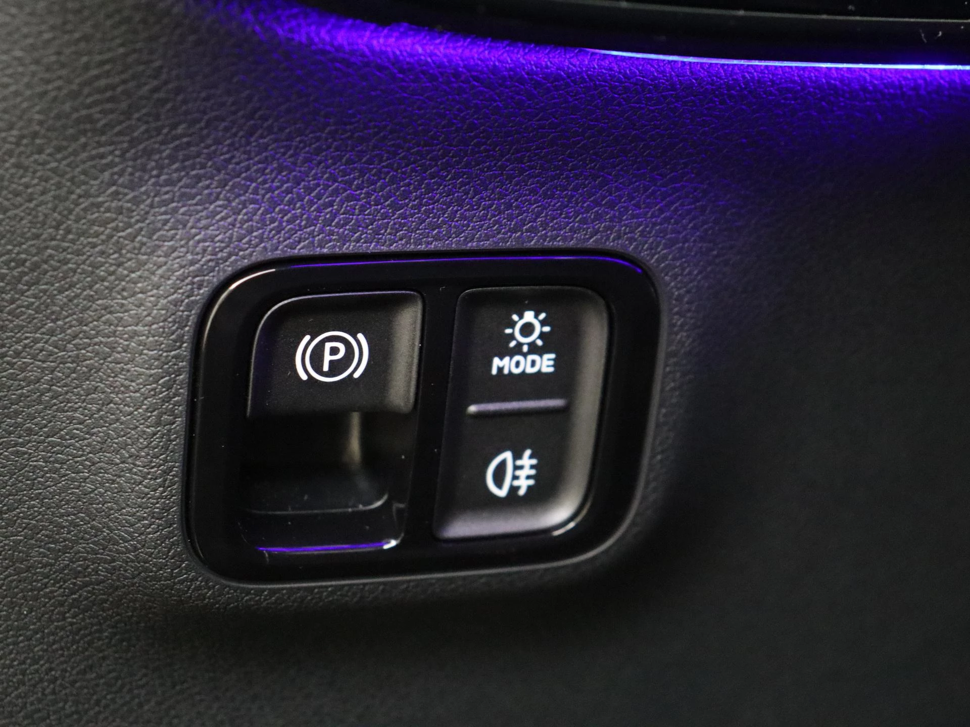 Mercedes-Benz-GLB-image-24