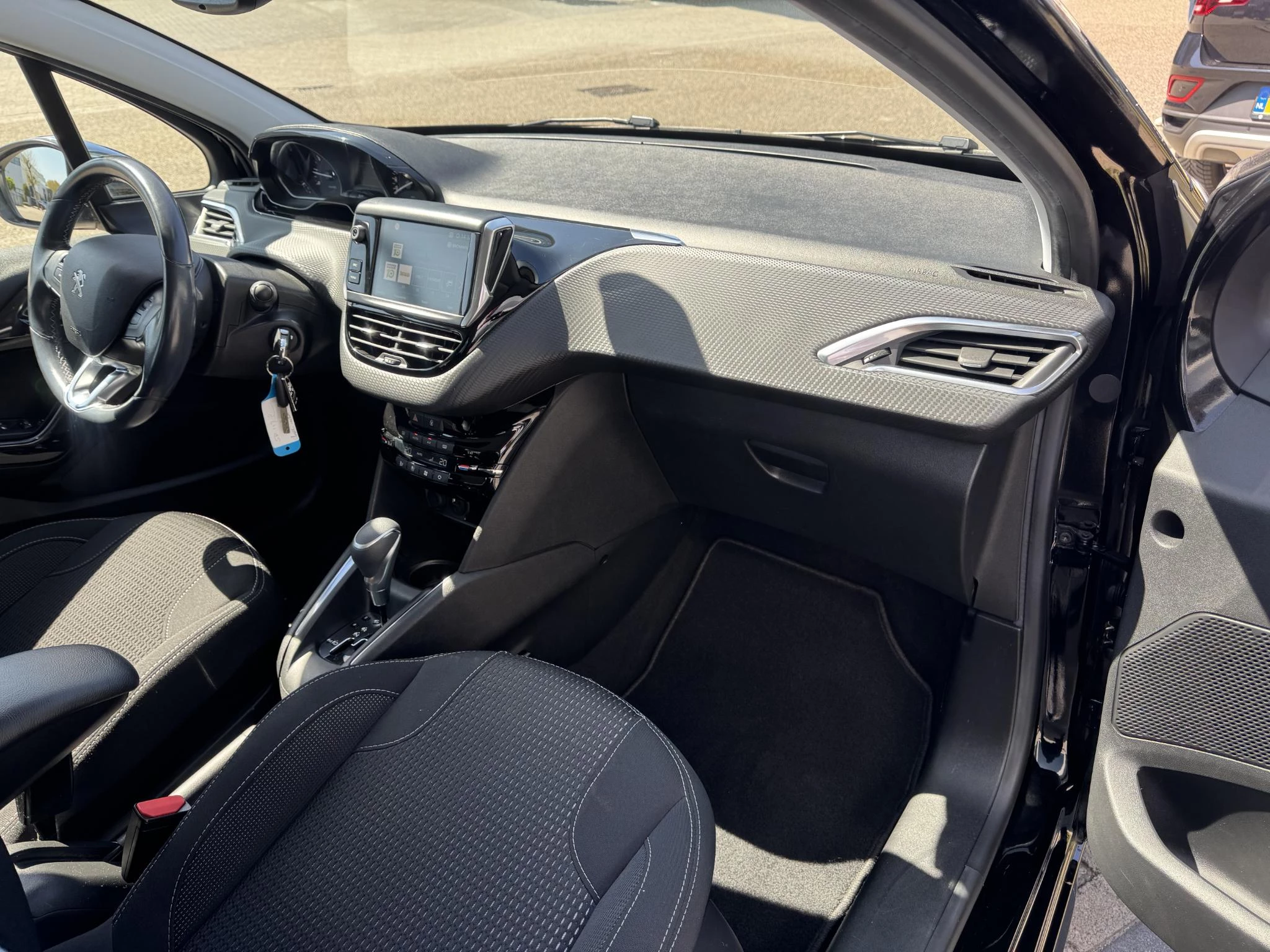 Peugeot-208-image-15