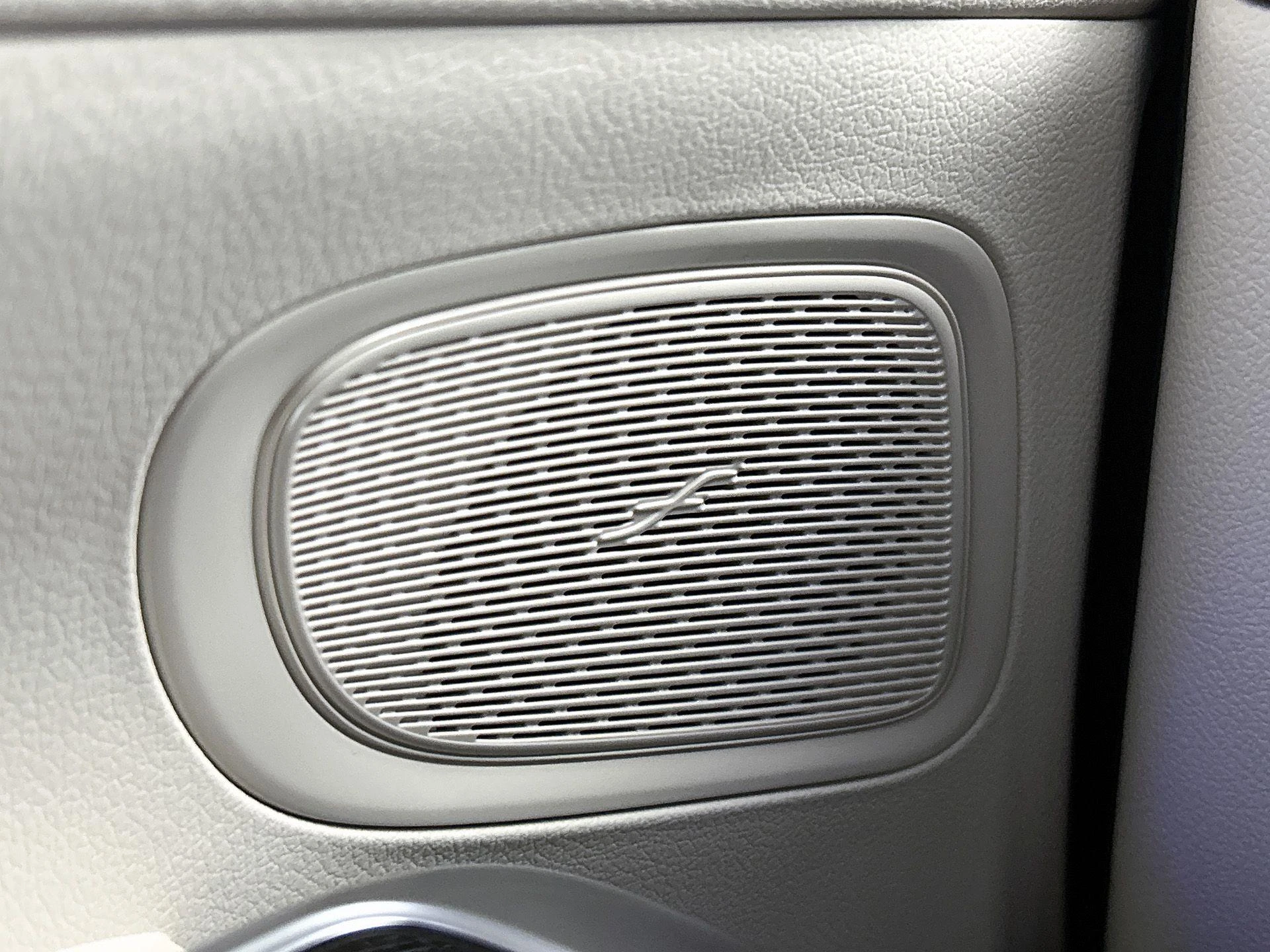 Mercedes-Benz-C-Klasse-image-13