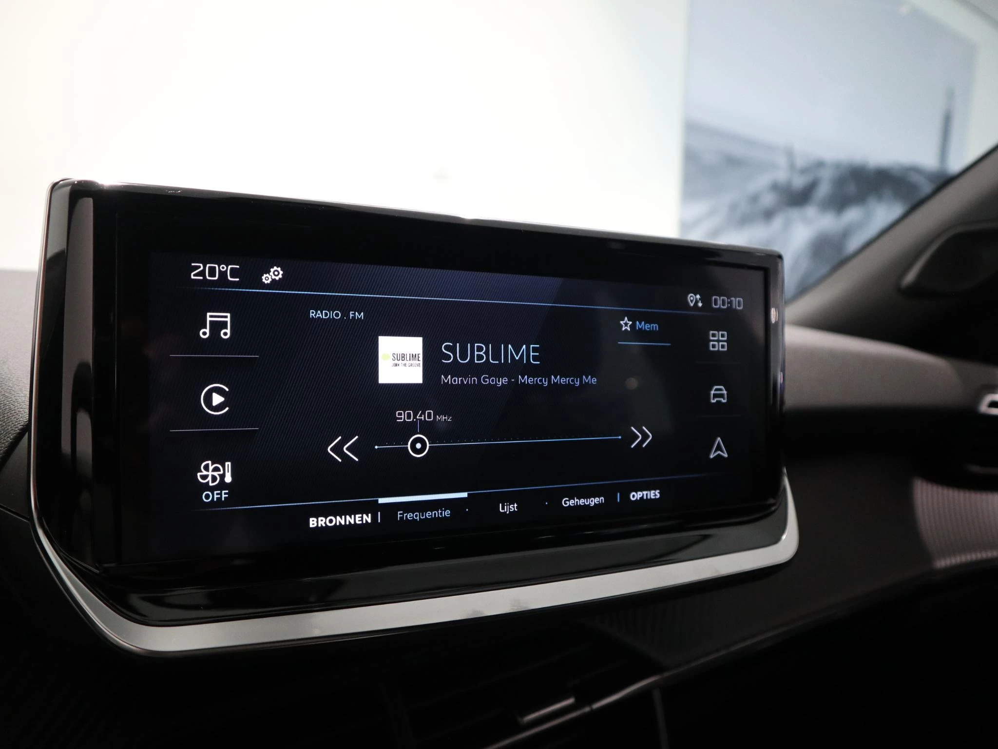 Peugeot-2008-image-14