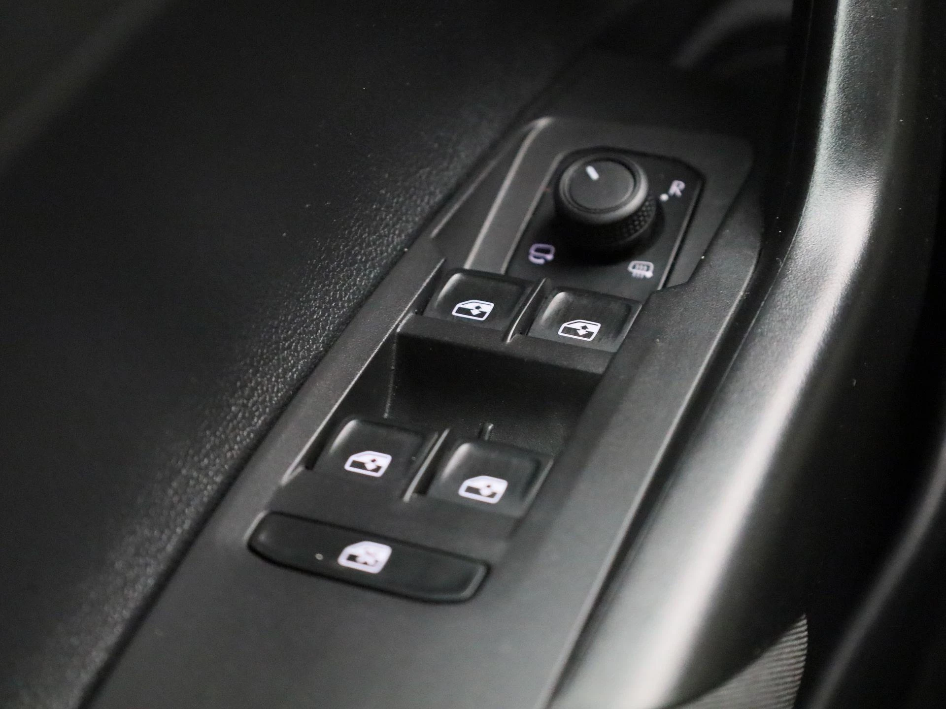 Volkswagen-Polo-image-30