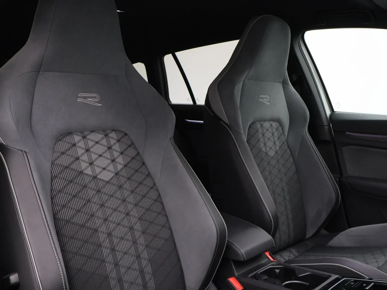 Volkswagen-Golf-image-6