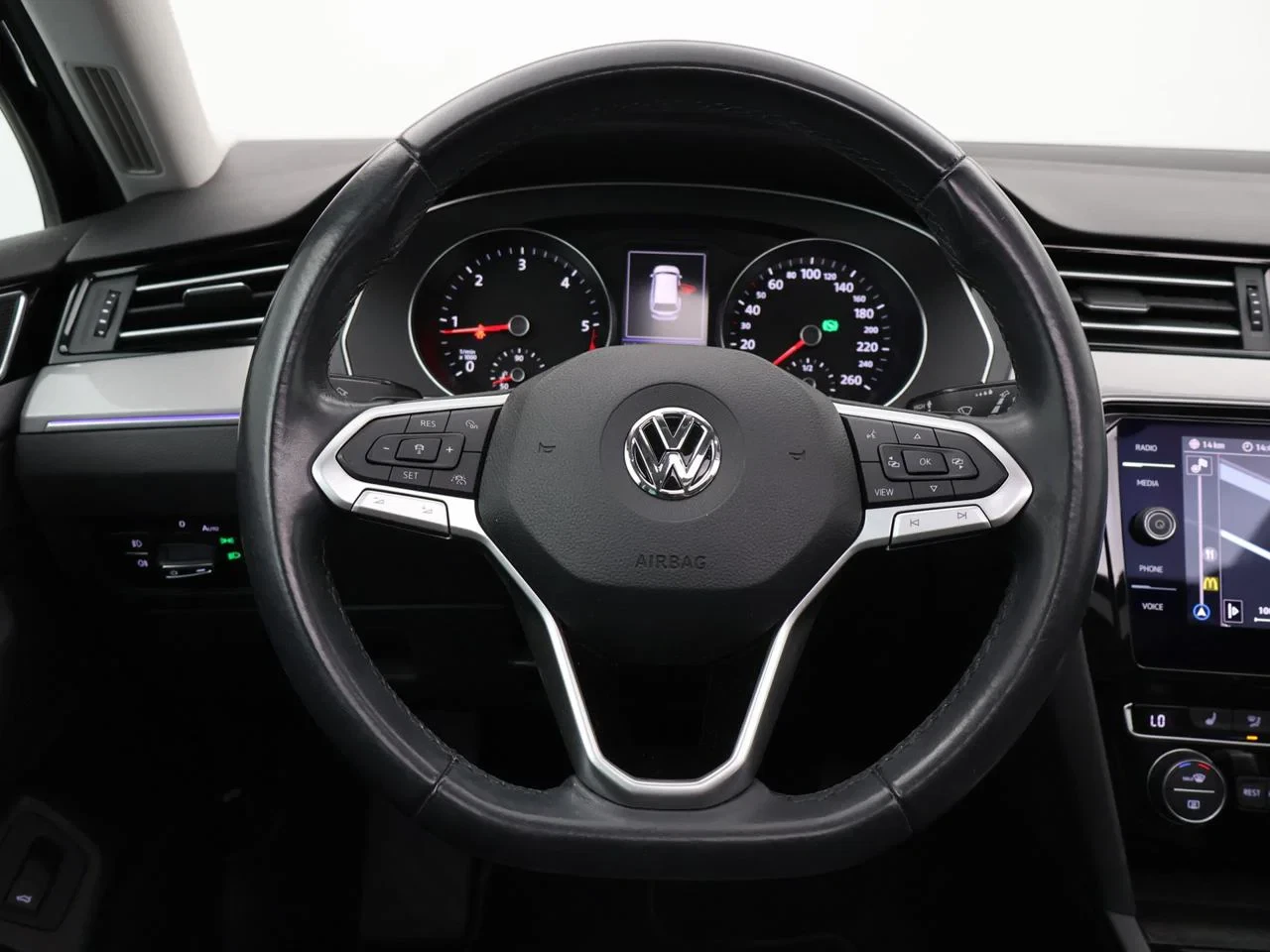 Volkswagen-Passat-image-22
