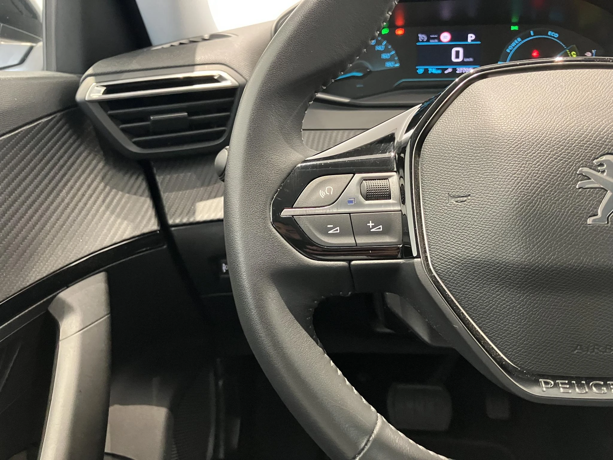 Peugeot-e-2008-image-16