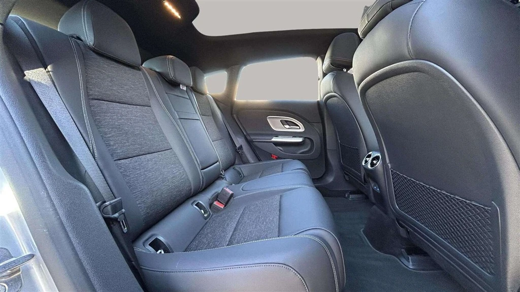 Mercedes-Benz-CLA-image-23