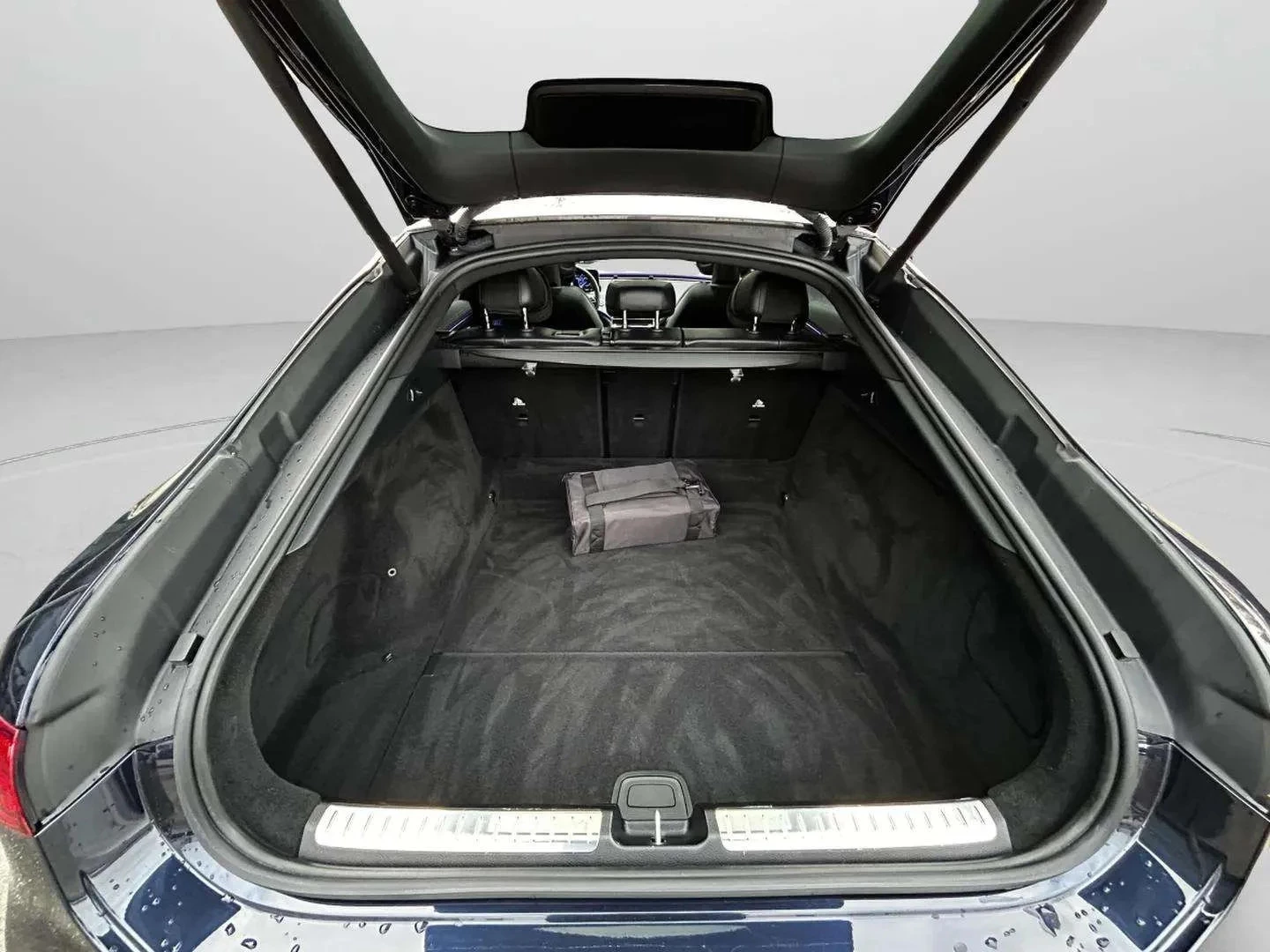 Mercedes-Benz-EQS-image-21