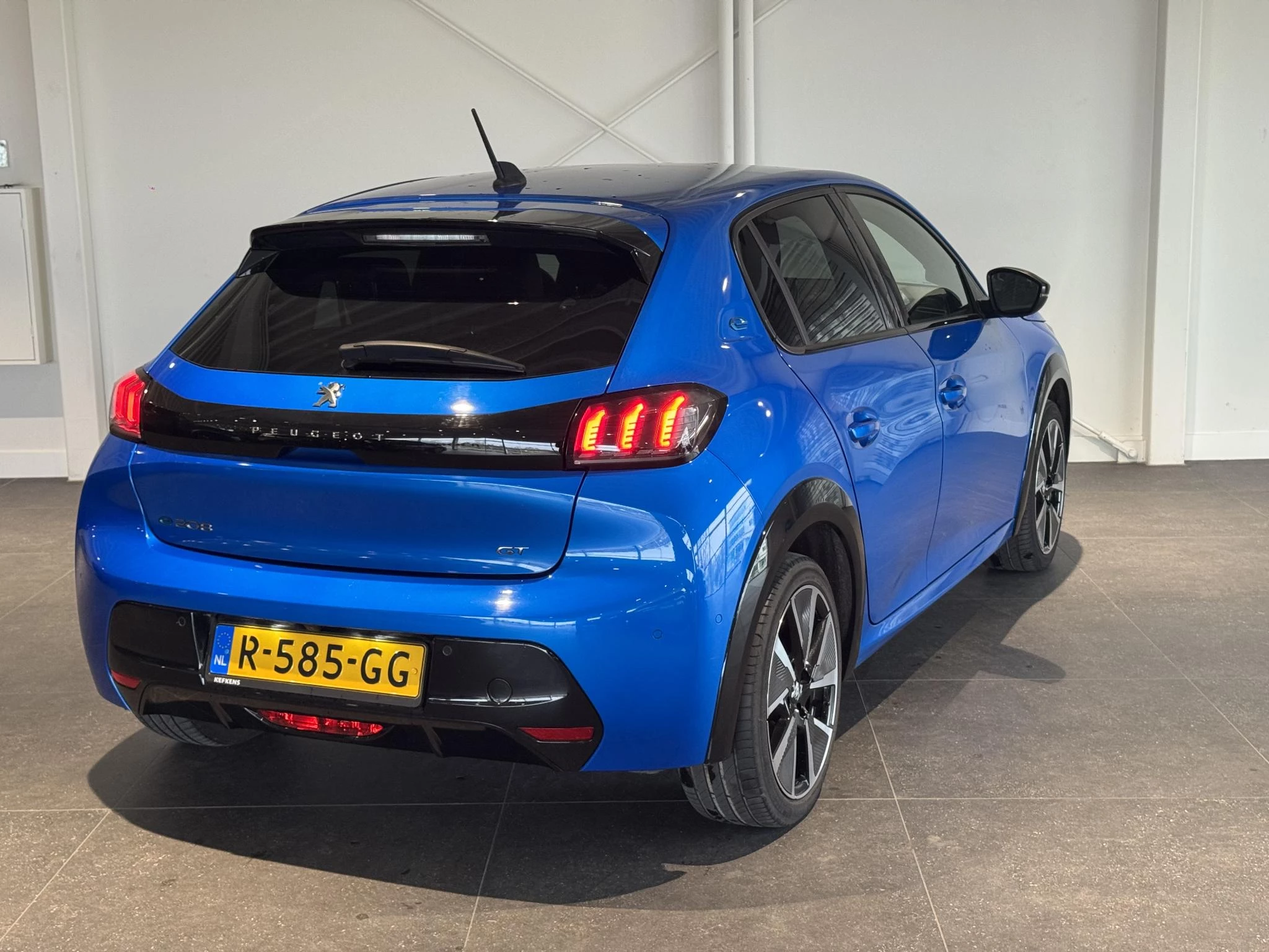 Peugeot-e-208-image-14