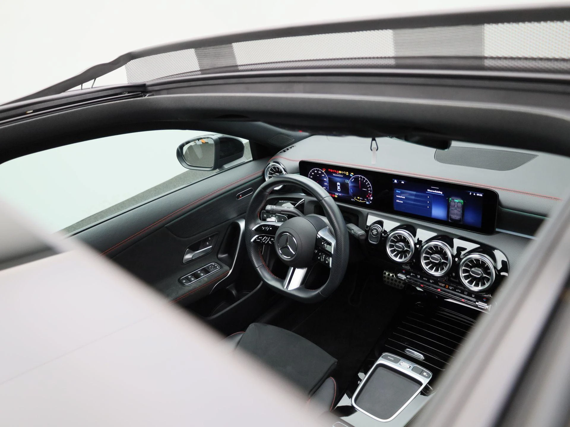 Mercedes-Benz-CLA-image-49