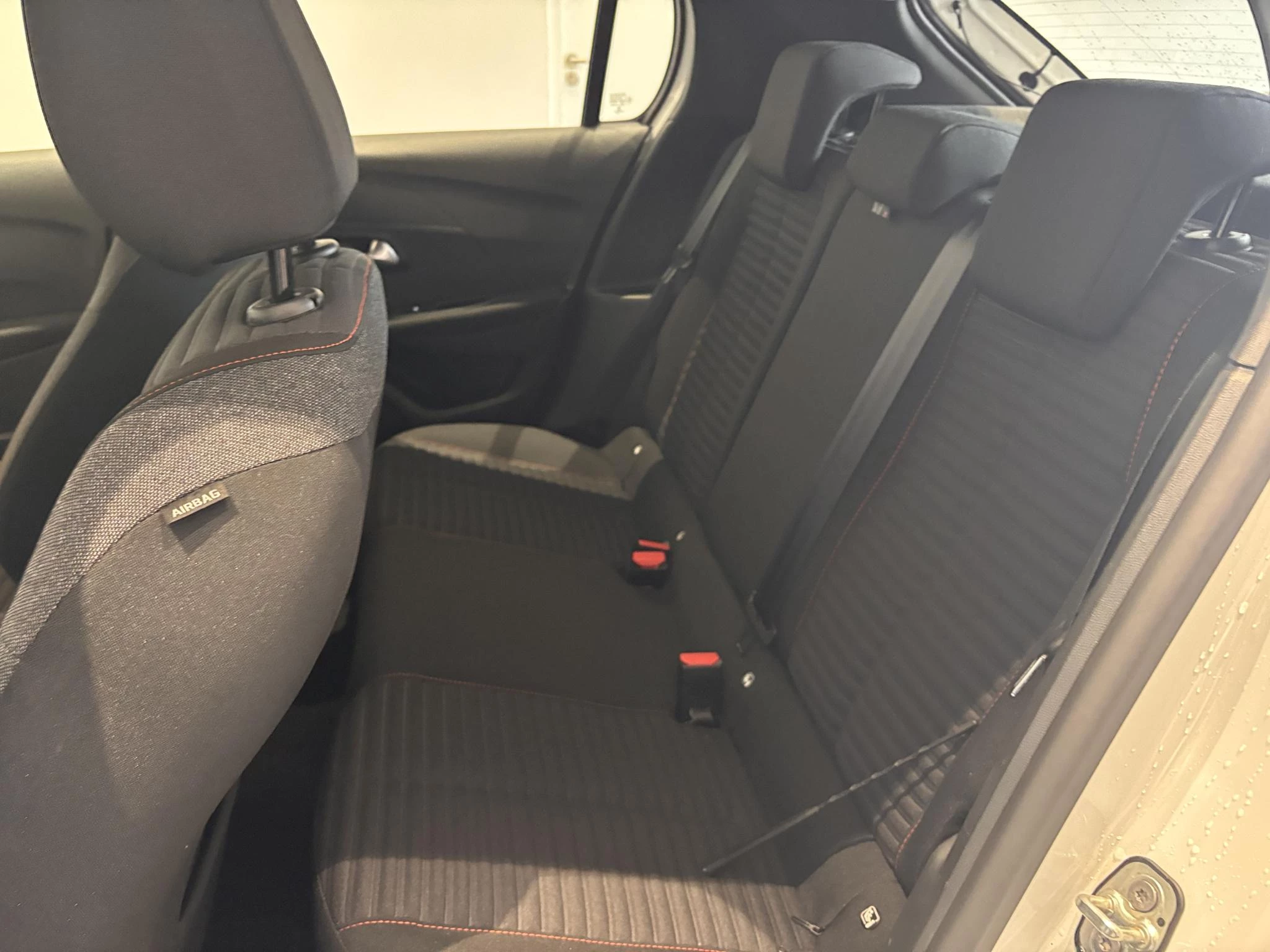 Peugeot-208-image-10