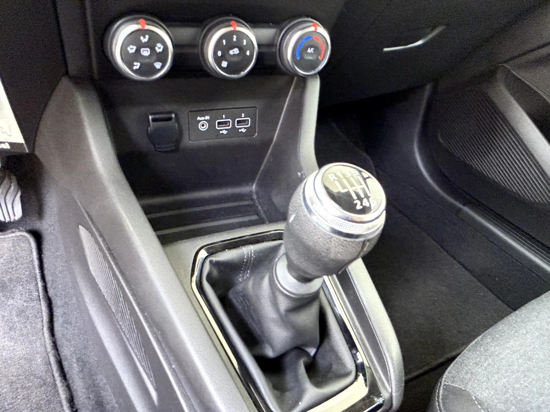 Renault-Clio-image-13