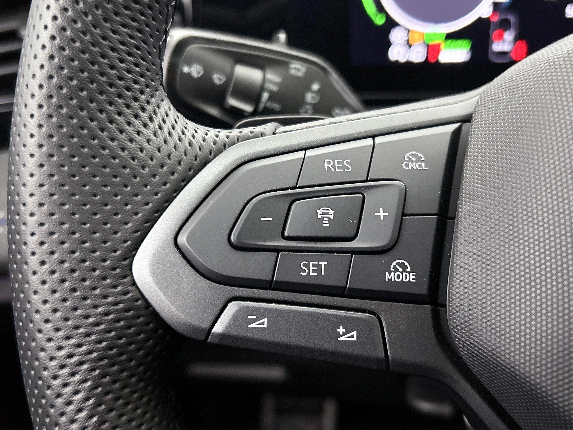 Volkswagen-Tiguan-image-5