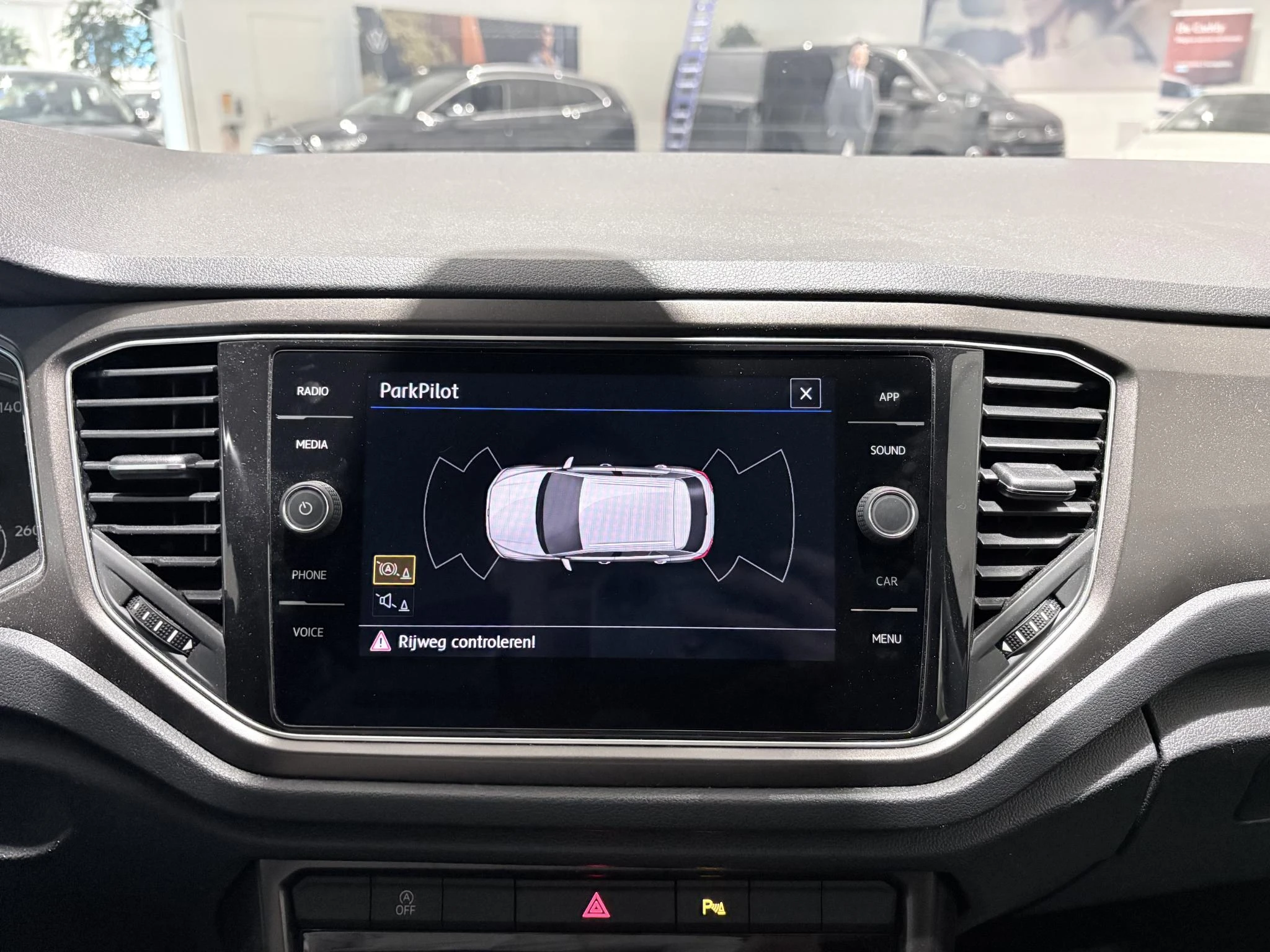 Volkswagen-T-Roc-image-26