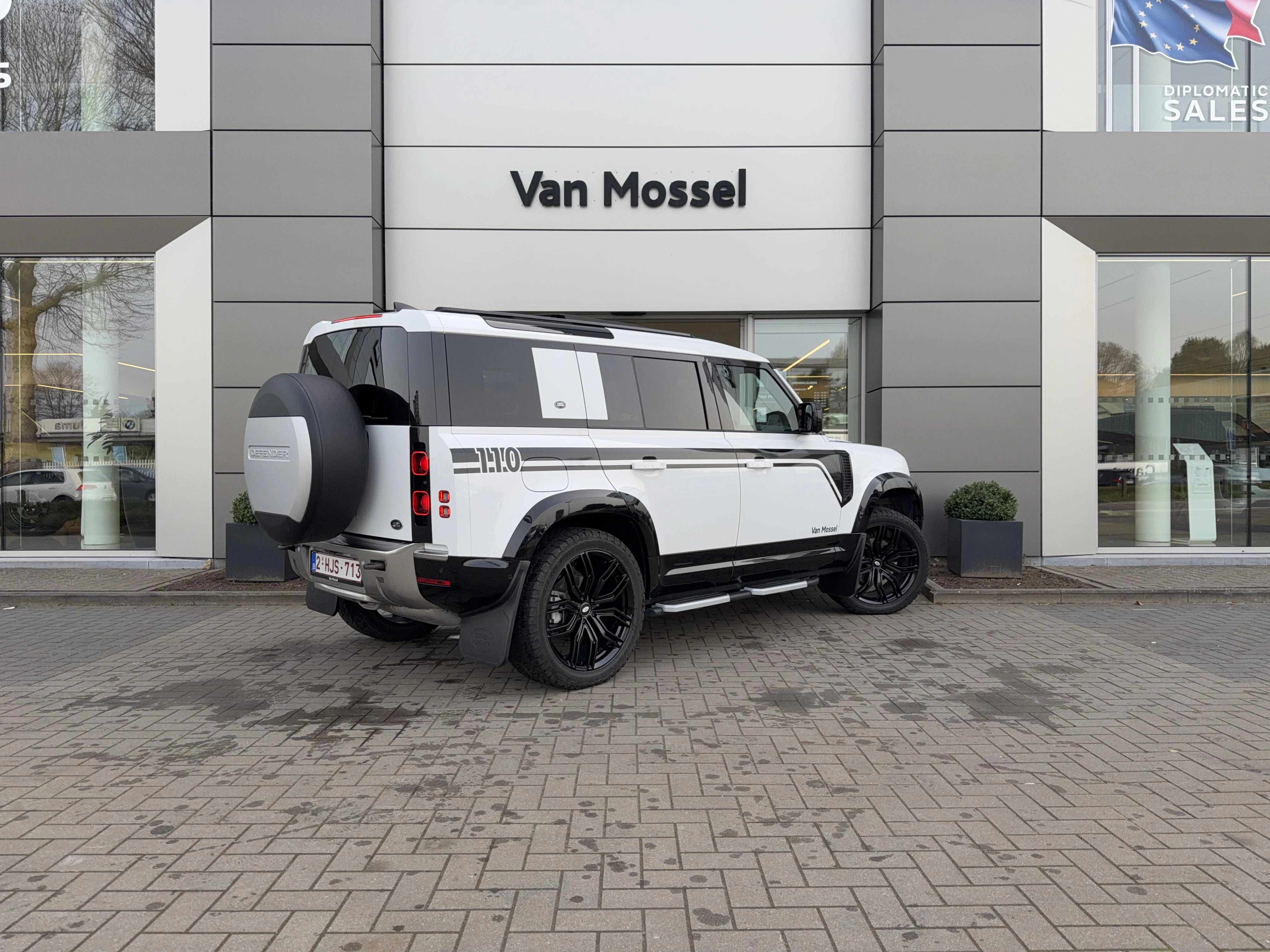 Land Rover Defender 110 D250 SE AWD