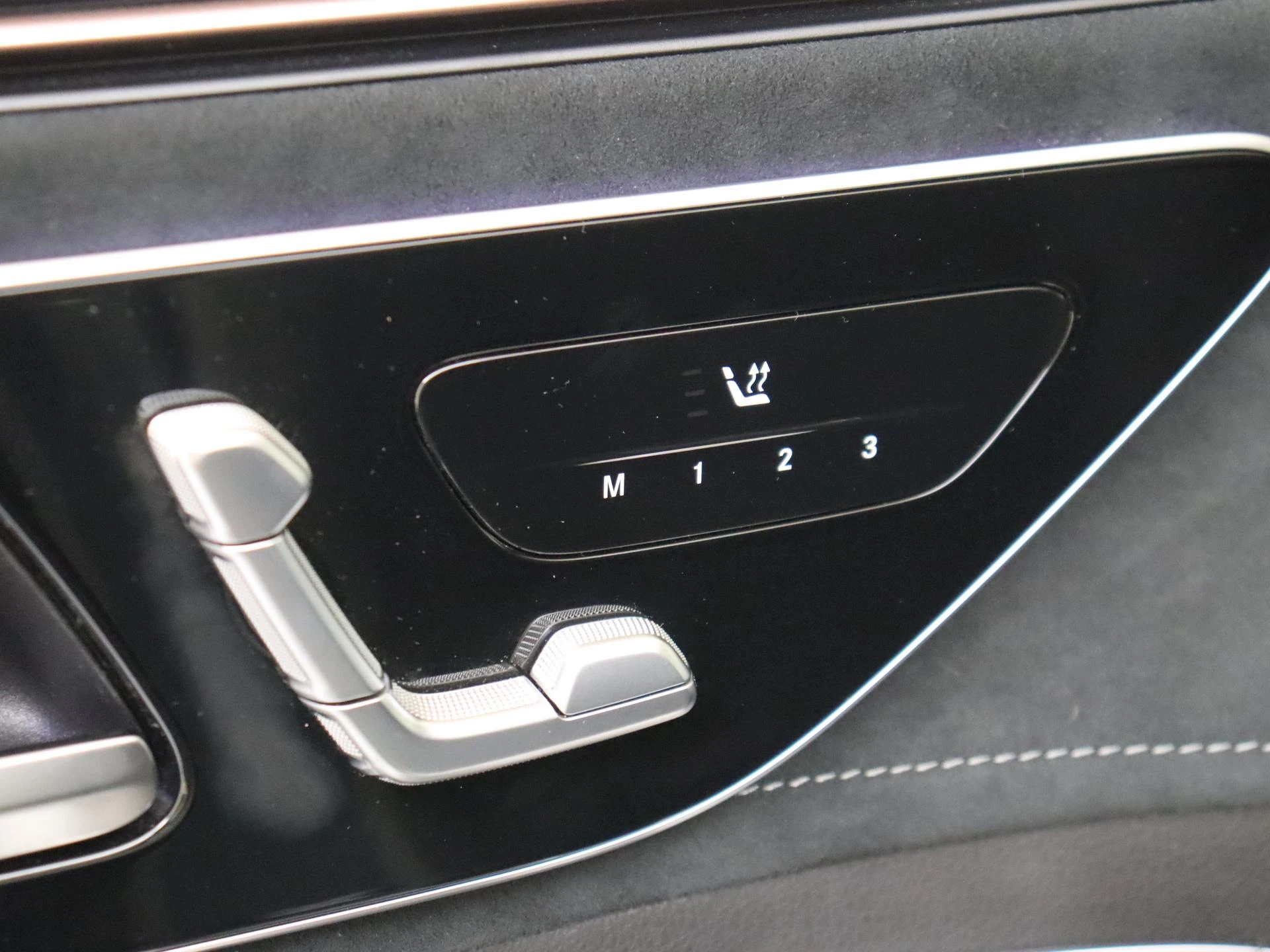 Mercedes-Benz-EQE-image-23