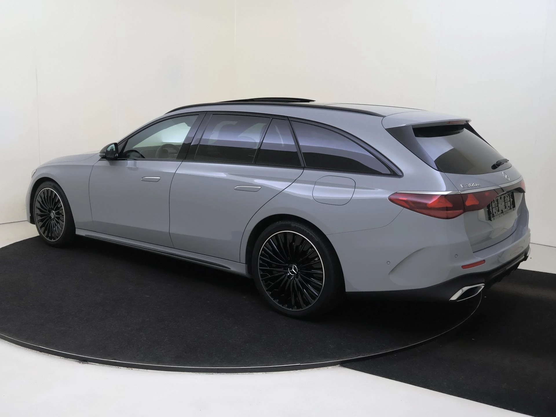 Mercedes-Benz-E-Klasse-image-2