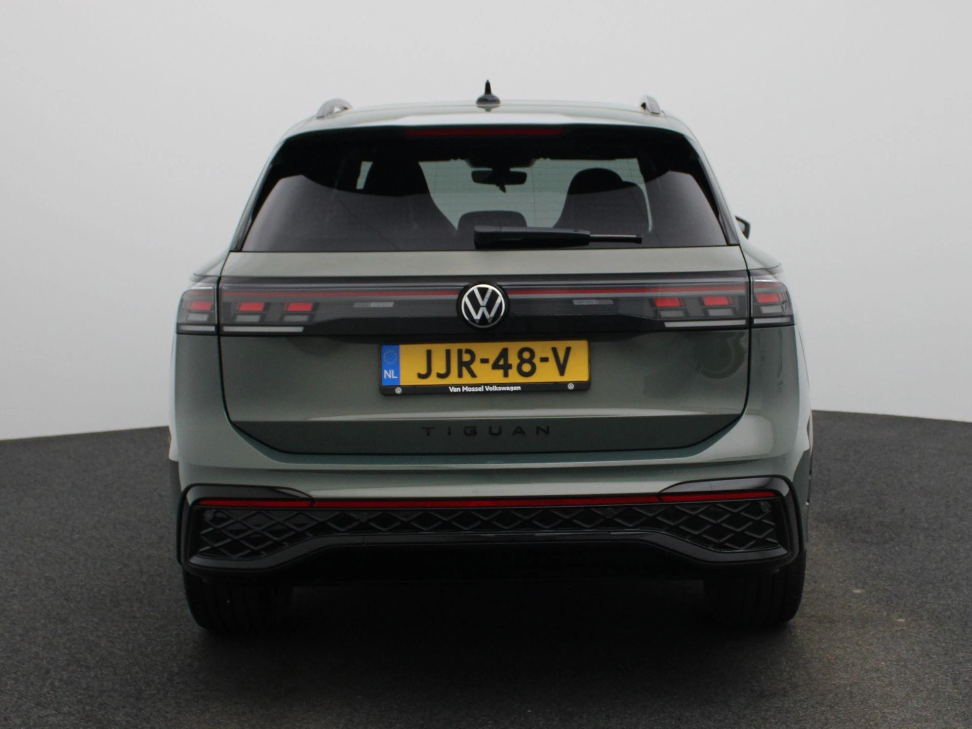 Volkswagen-Tiguan-image-4