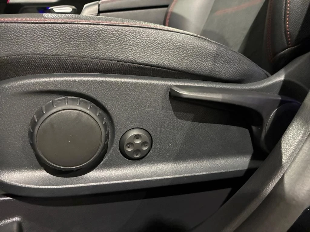 Mercedes-Benz-GLA 250-image-8
